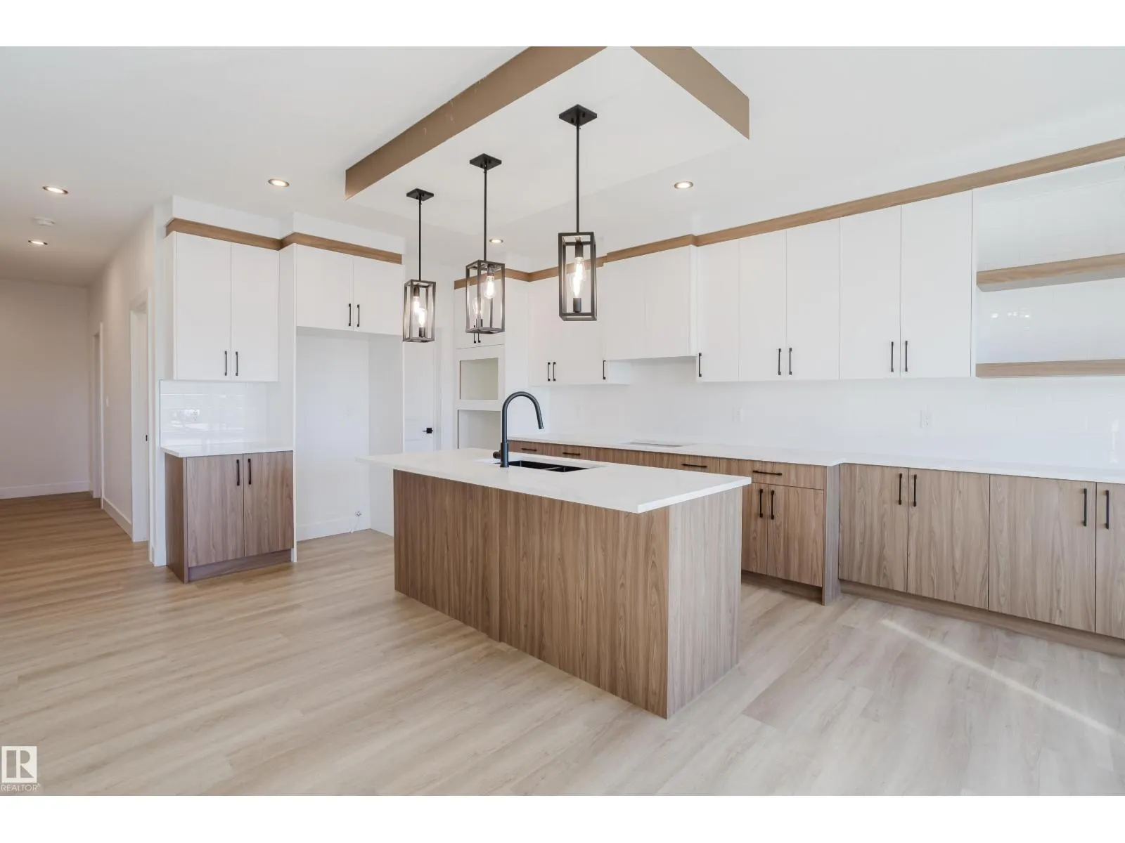 373 Bluff CV