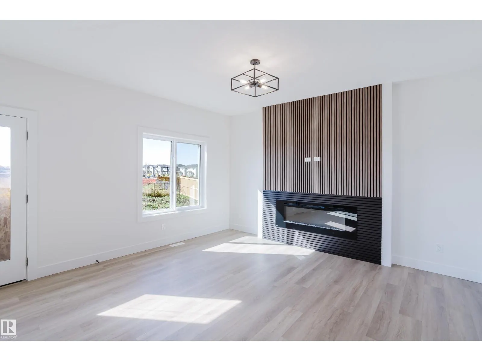 373 Bluff CV