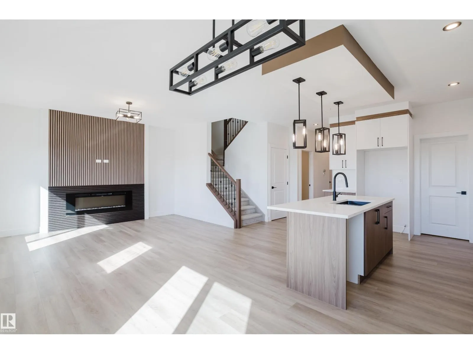 373 Bluff CV