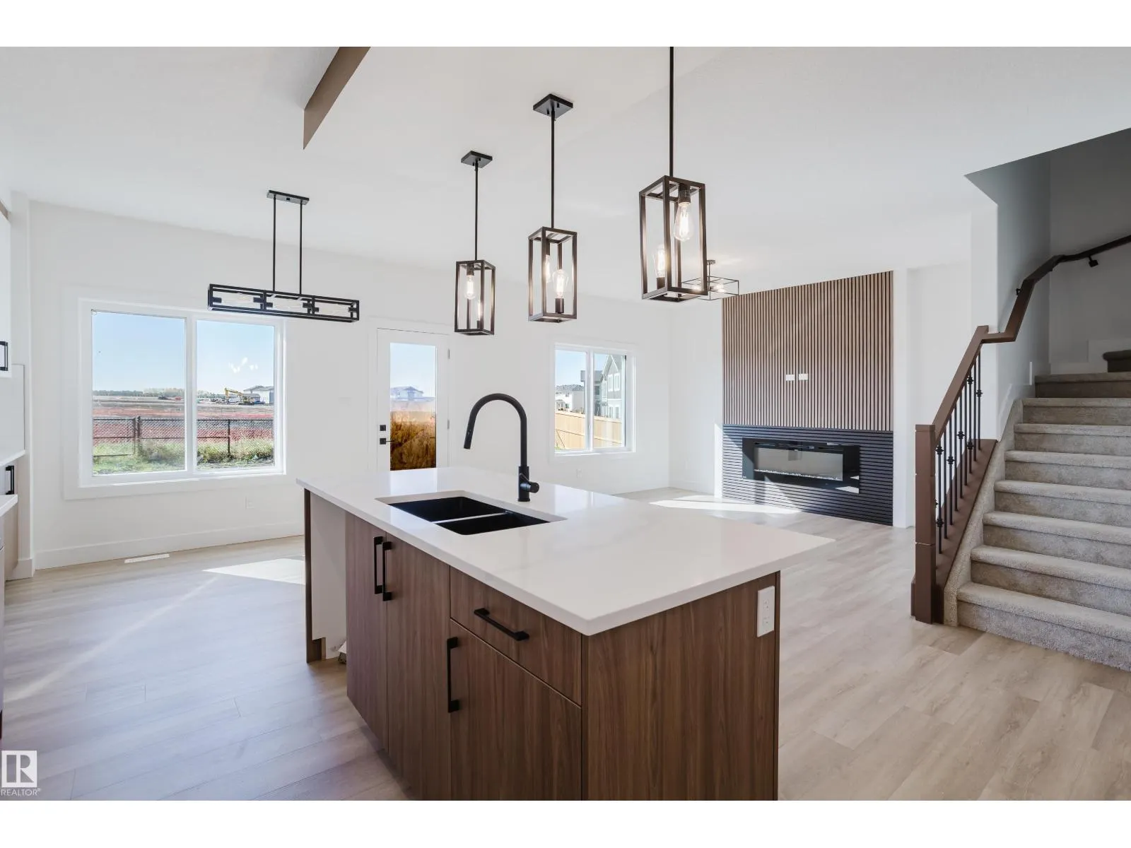 373 Bluff CV