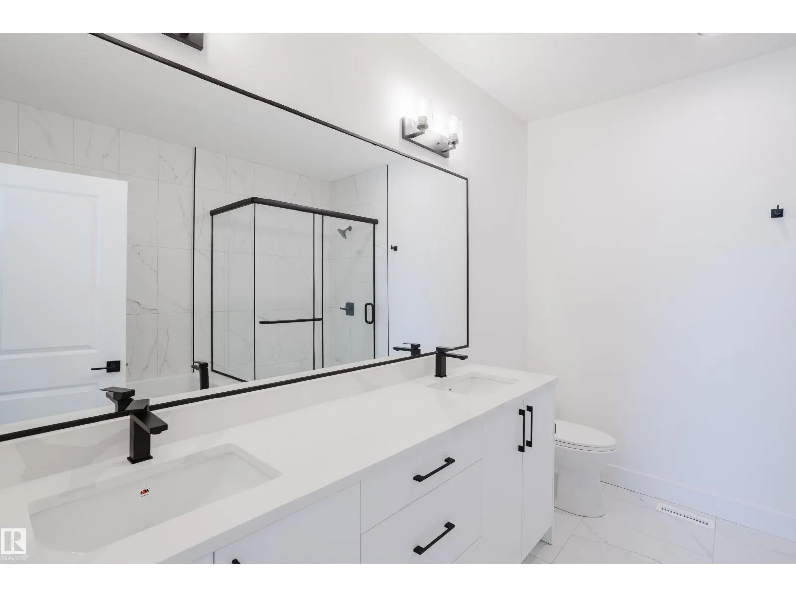 373 Bluff CV