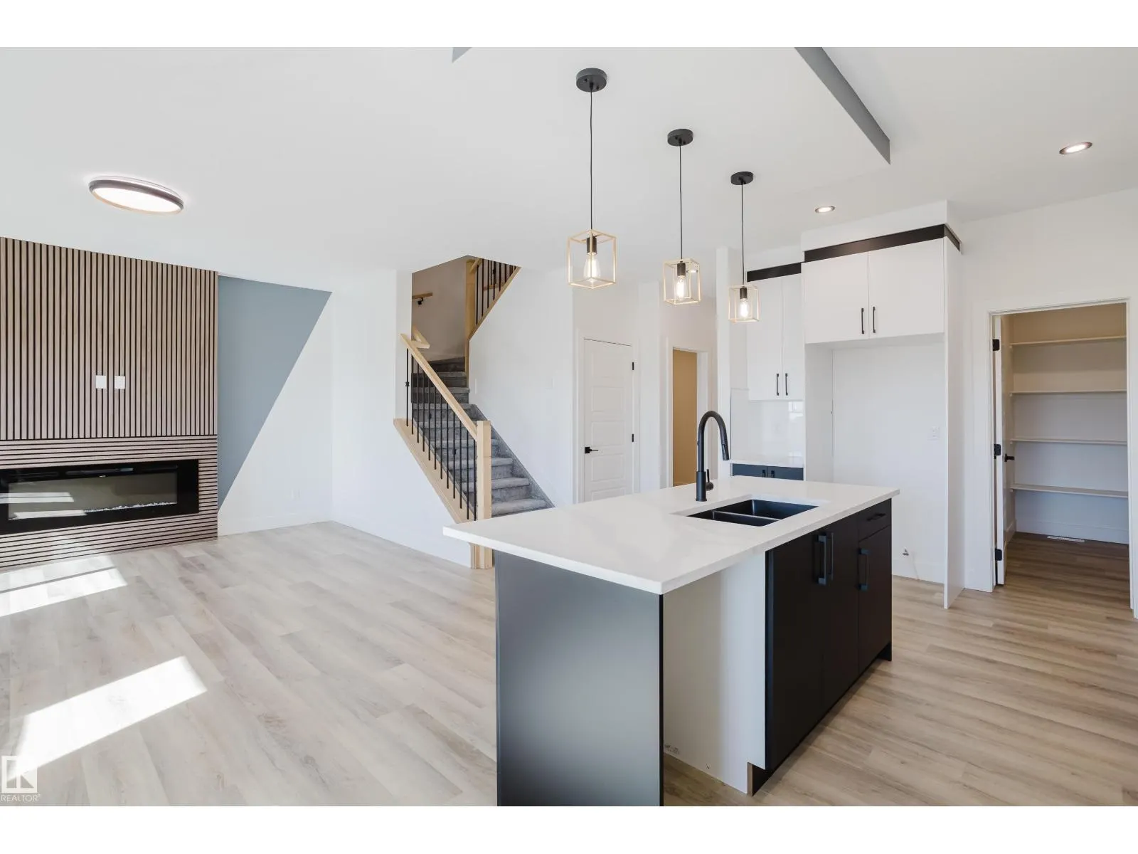 371 Bluff CV