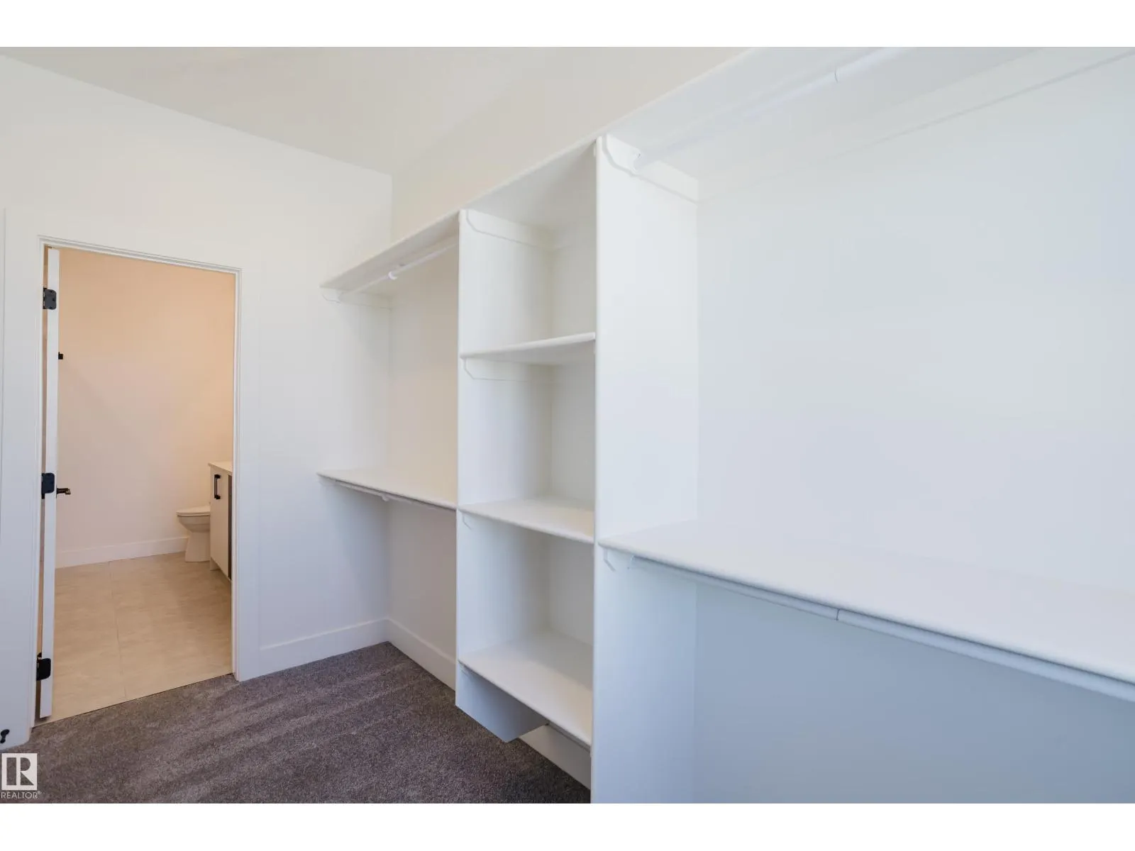 371 Bluff CV