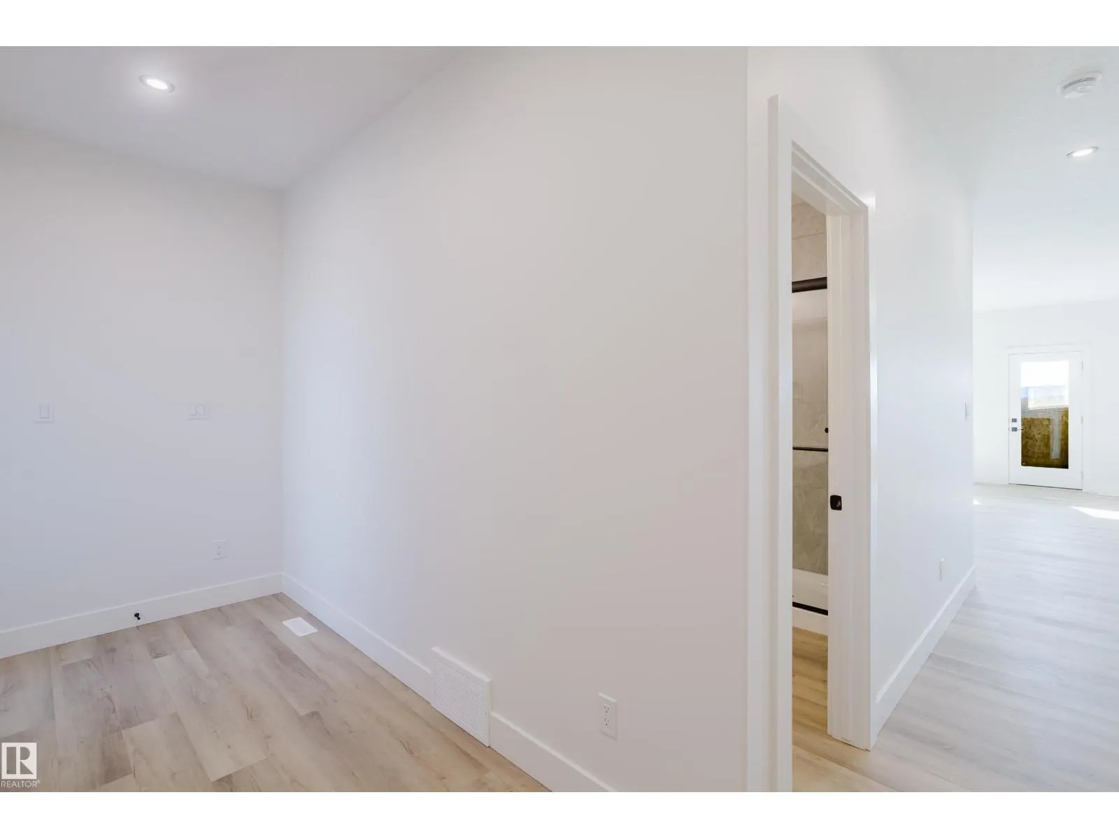 371 Bluff CV