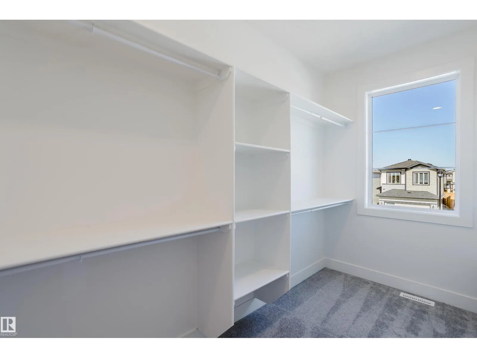 371 Bluff CV