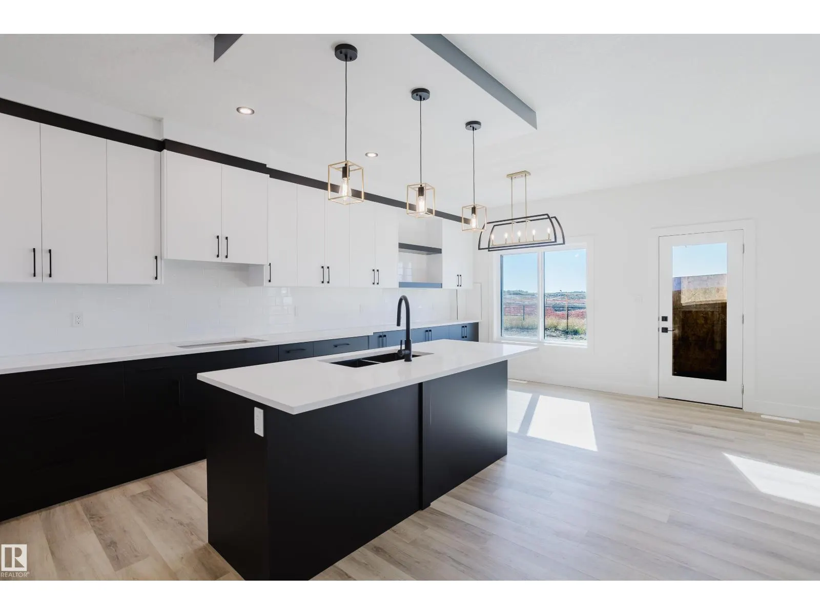 371 Bluff CV