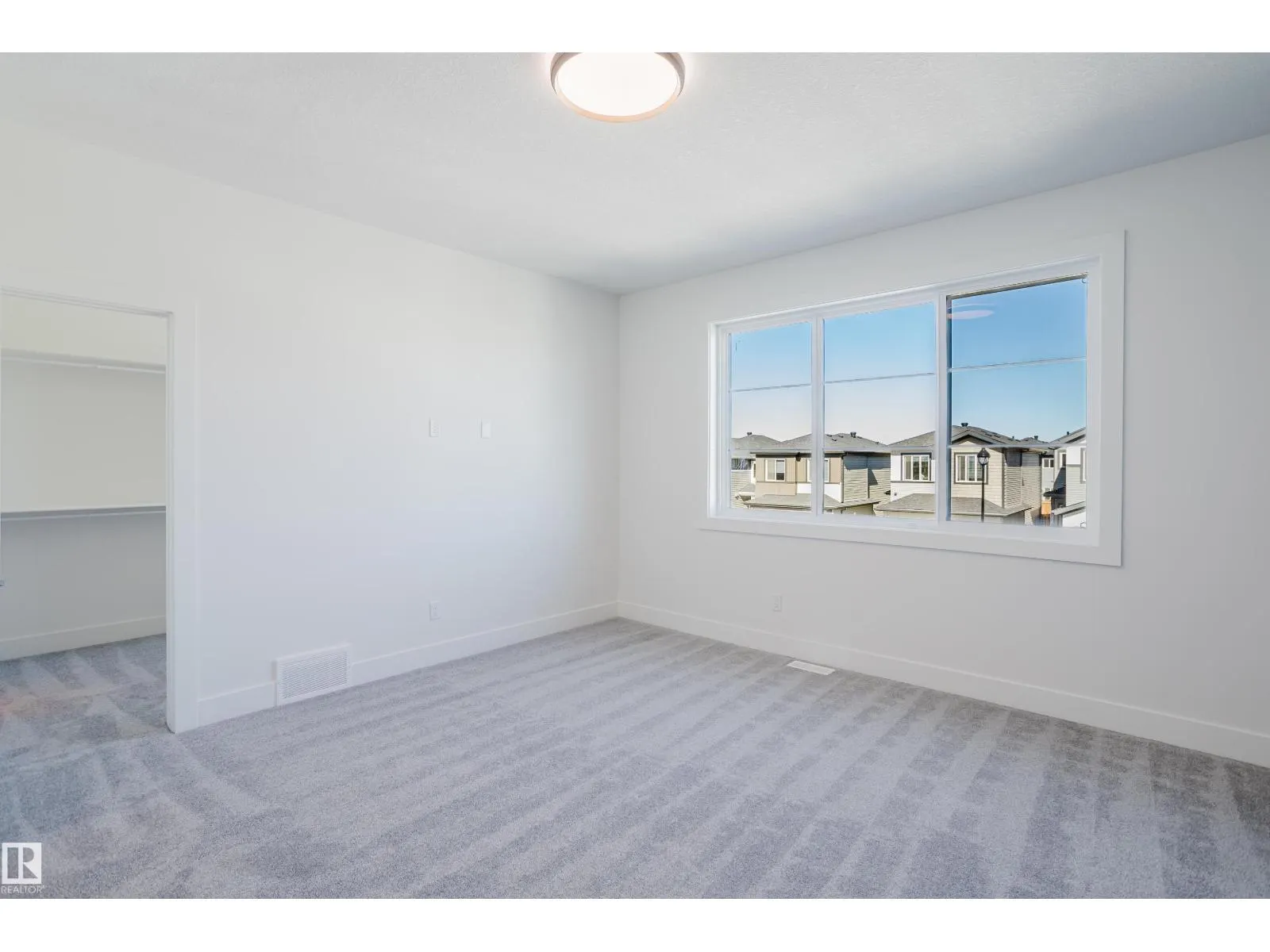 371 Bluff CV