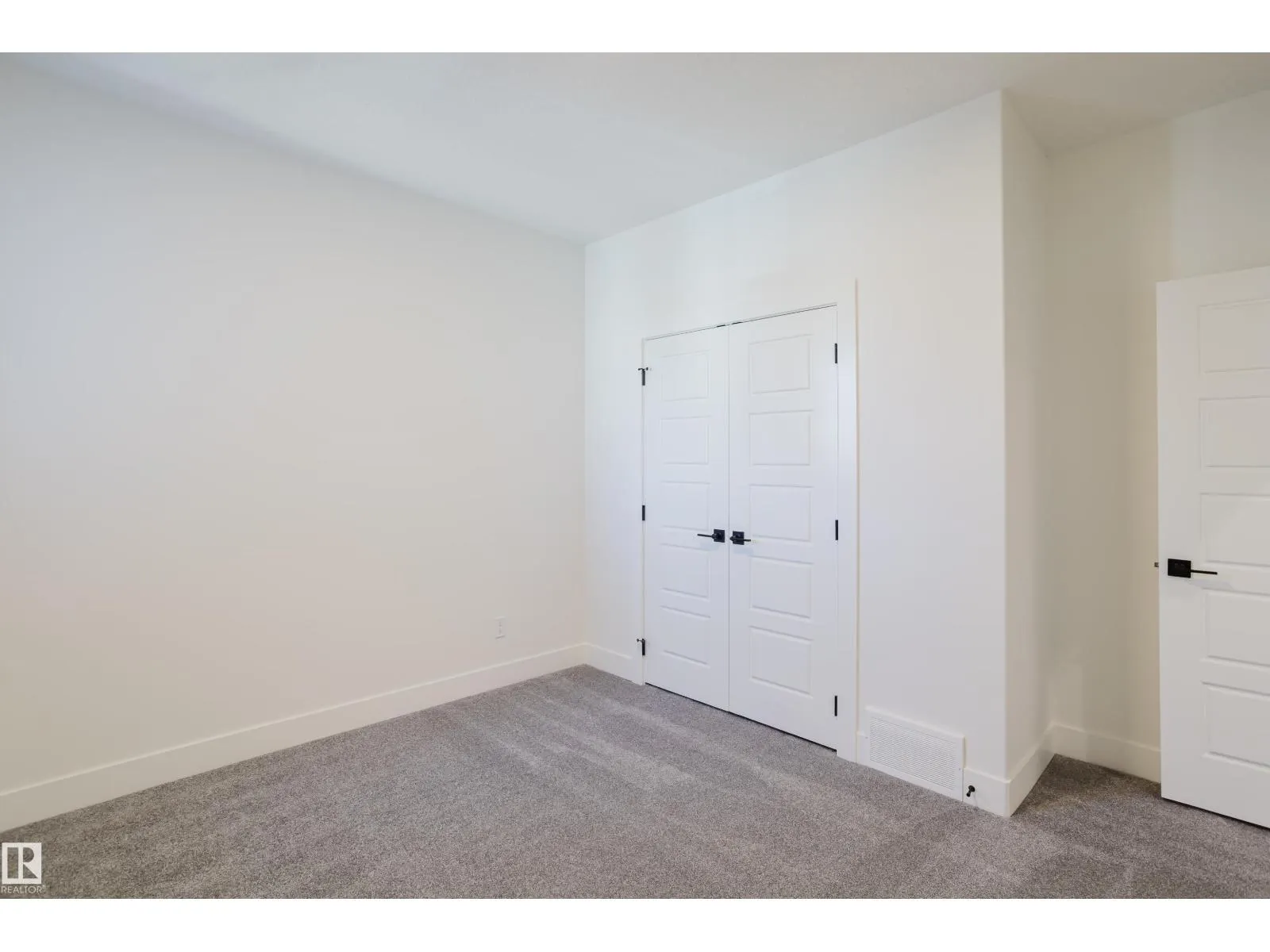 371 Bluff CV