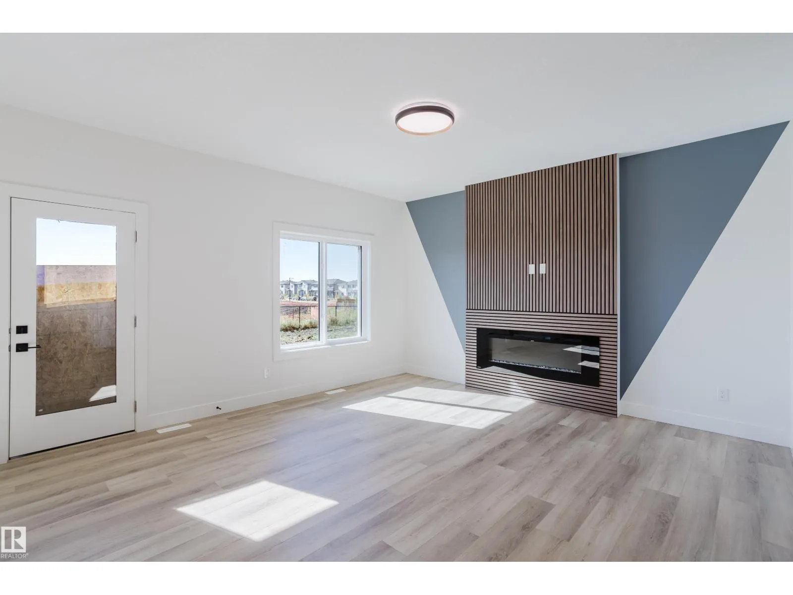 371 Bluff CV