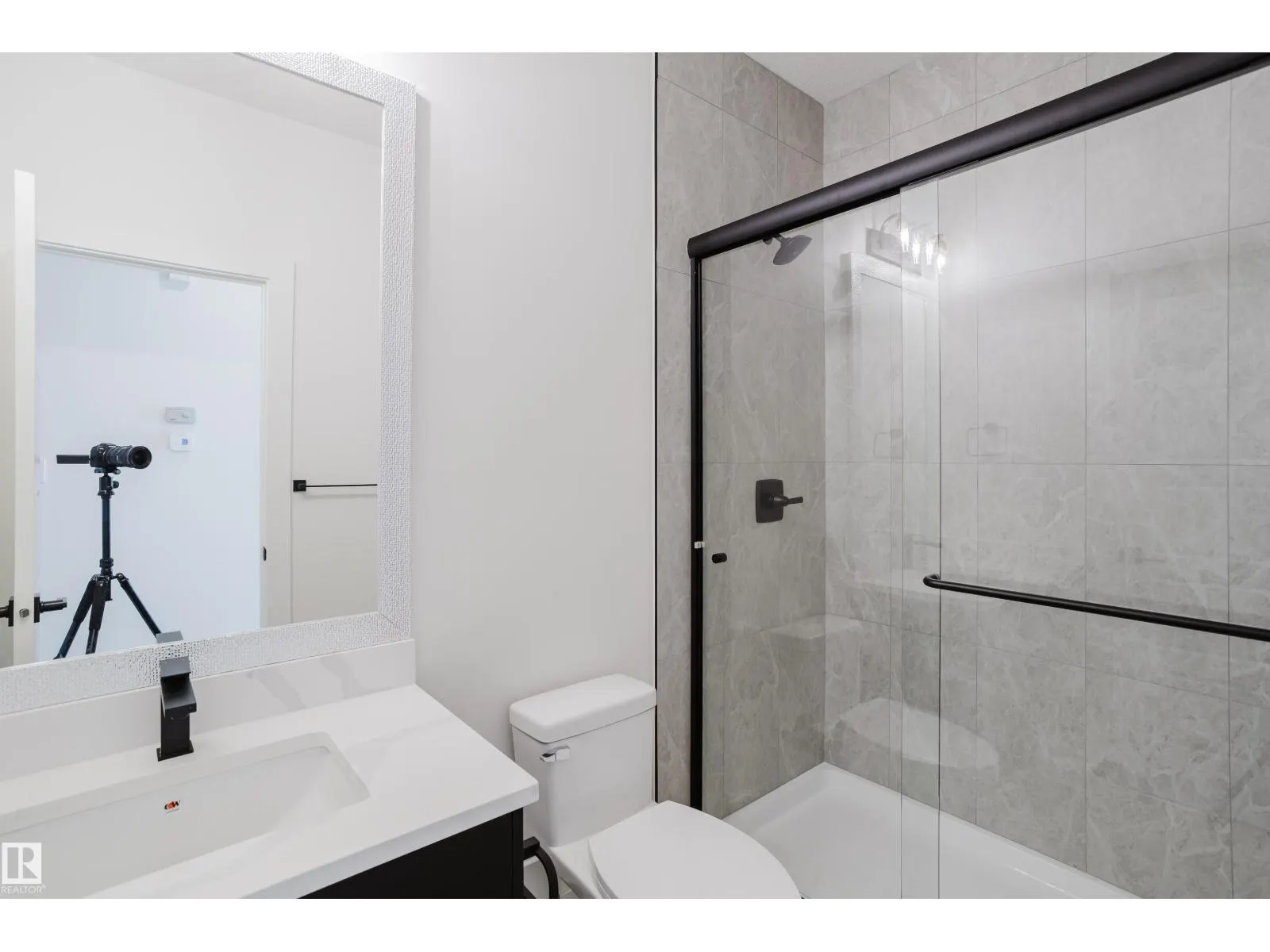 371 Bluff CV