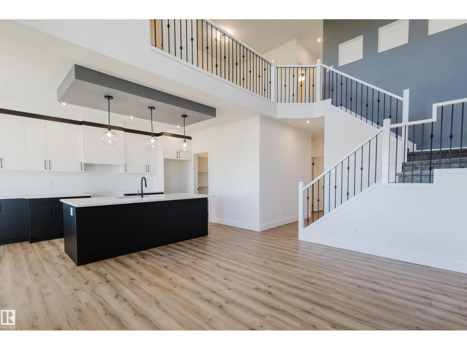 333 Bluff CV
