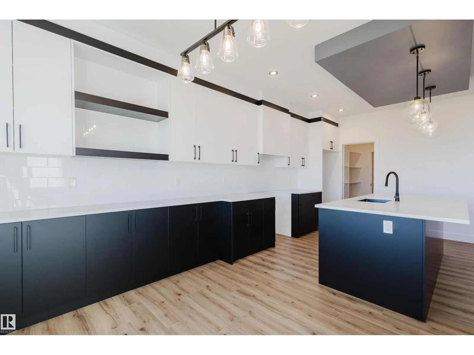 333 Bluff CV