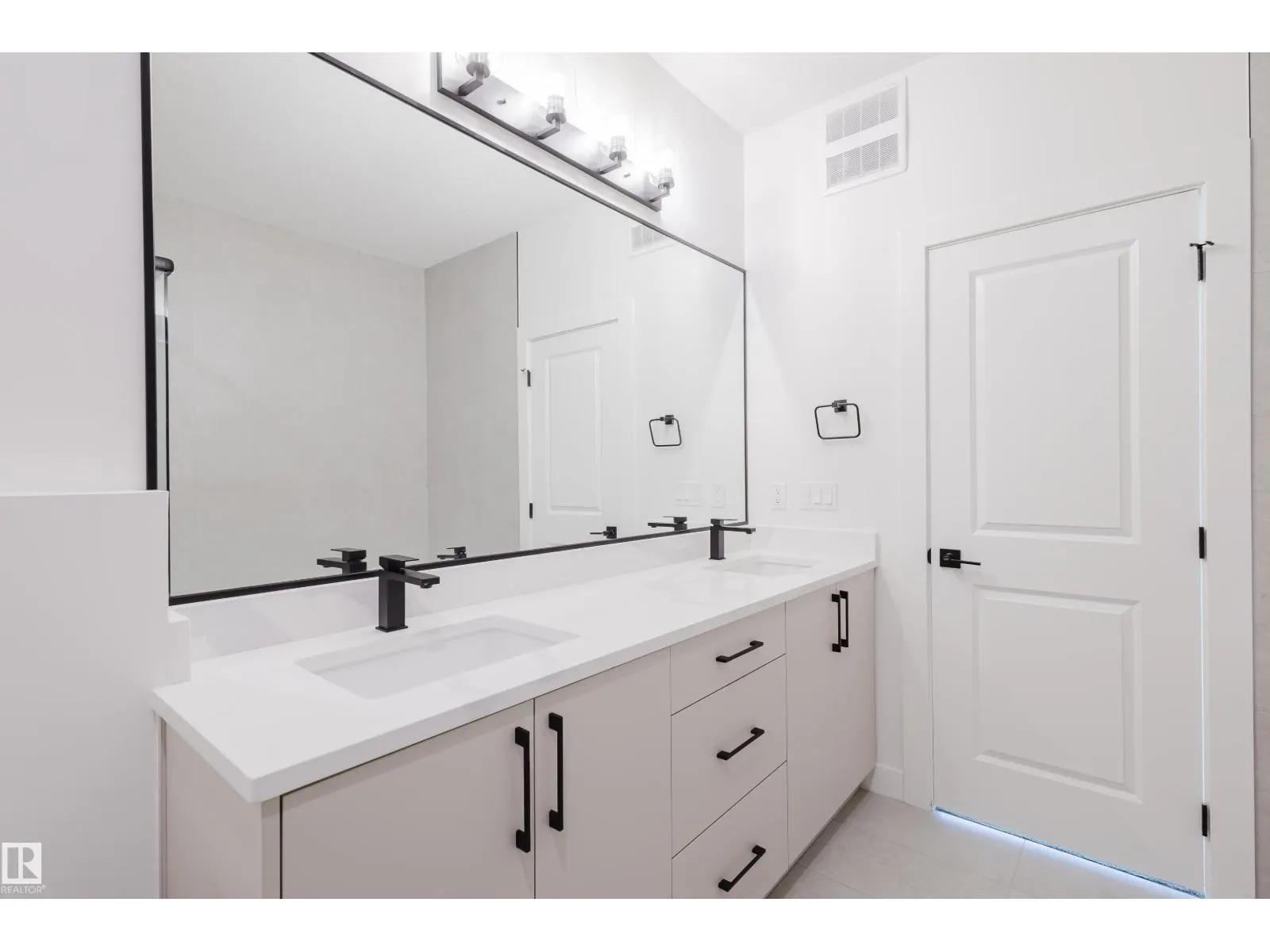 329 Bluff CV