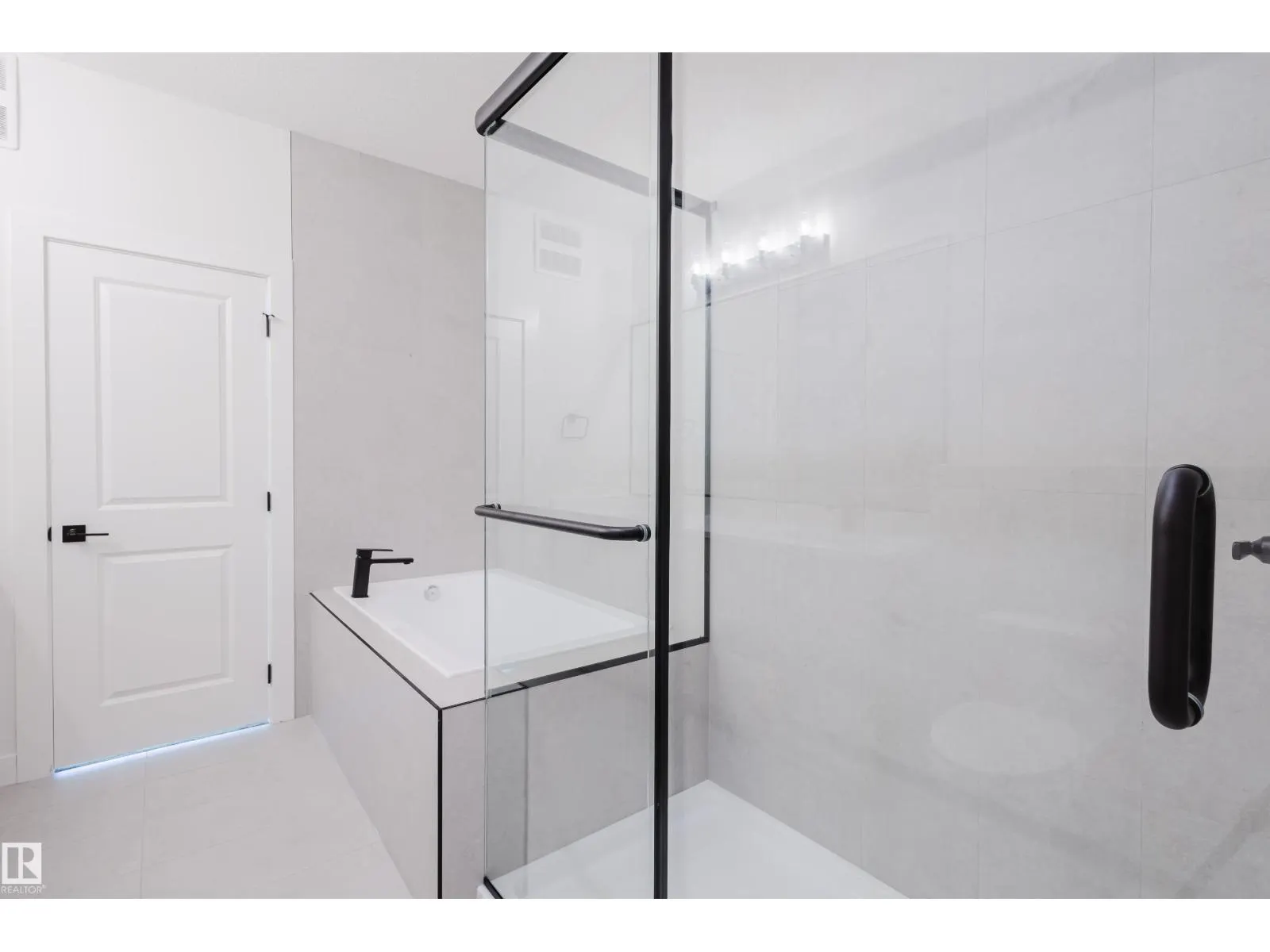 329 Bluff CV