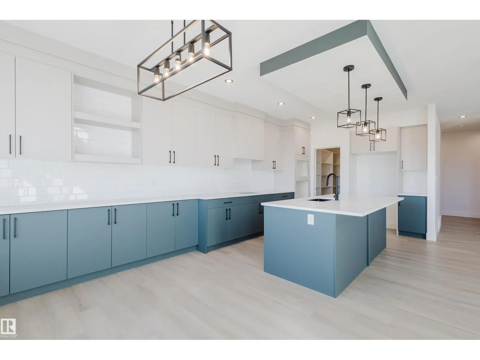 329 Bluff CV