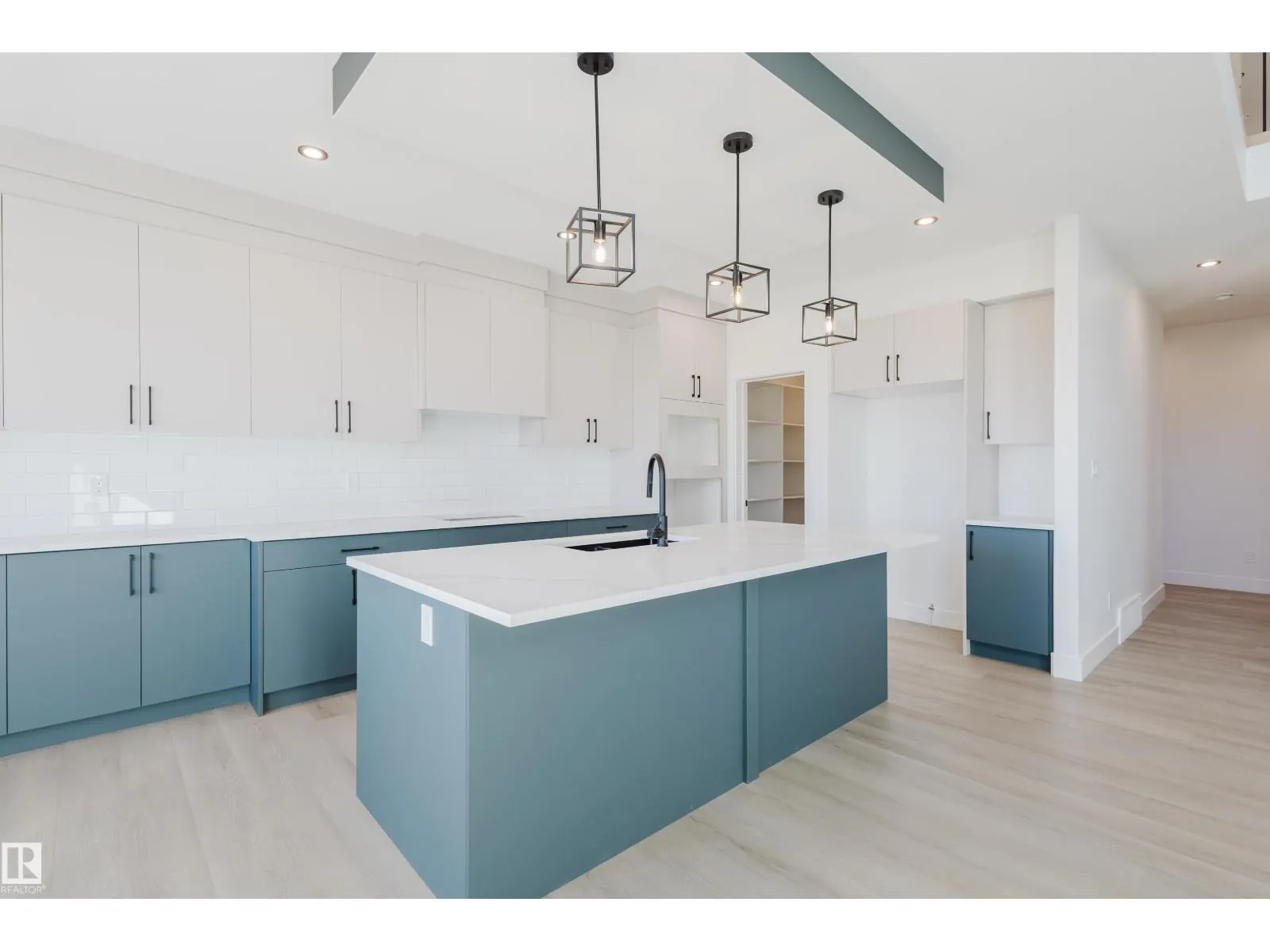 329 Bluff CV