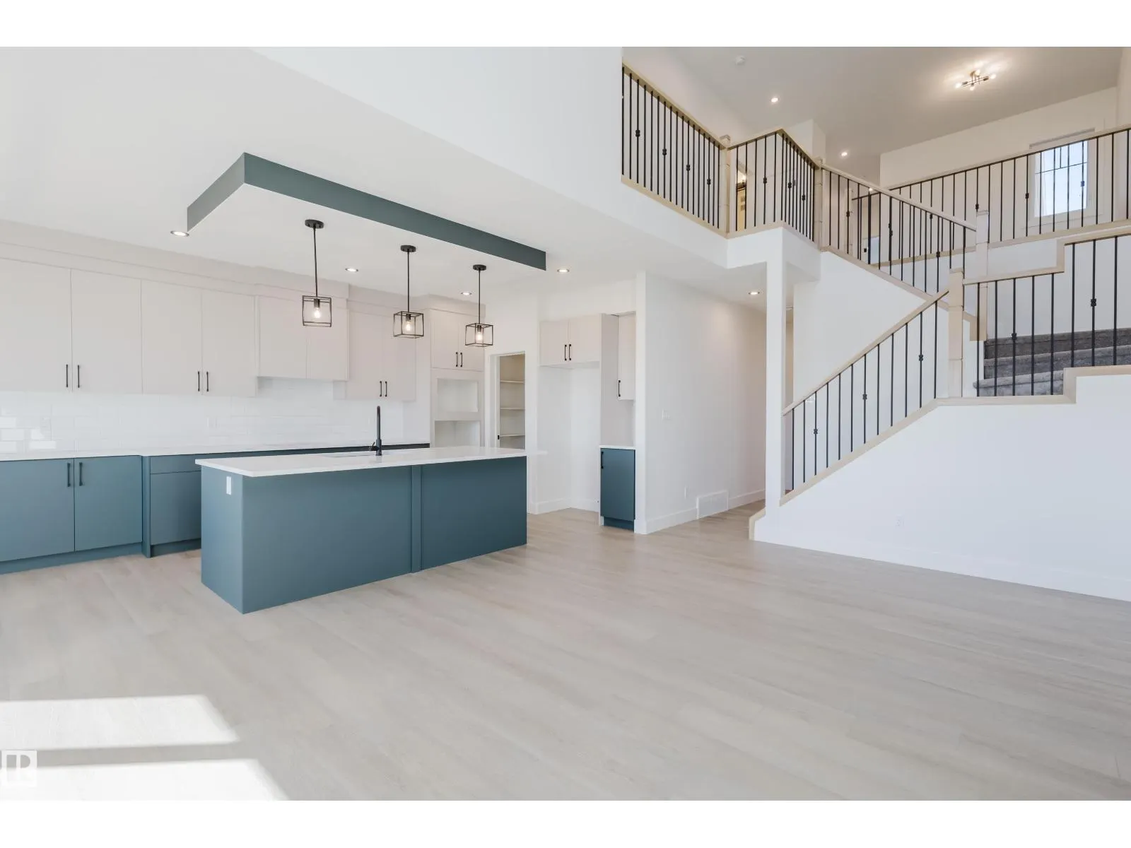 329 Bluff CV