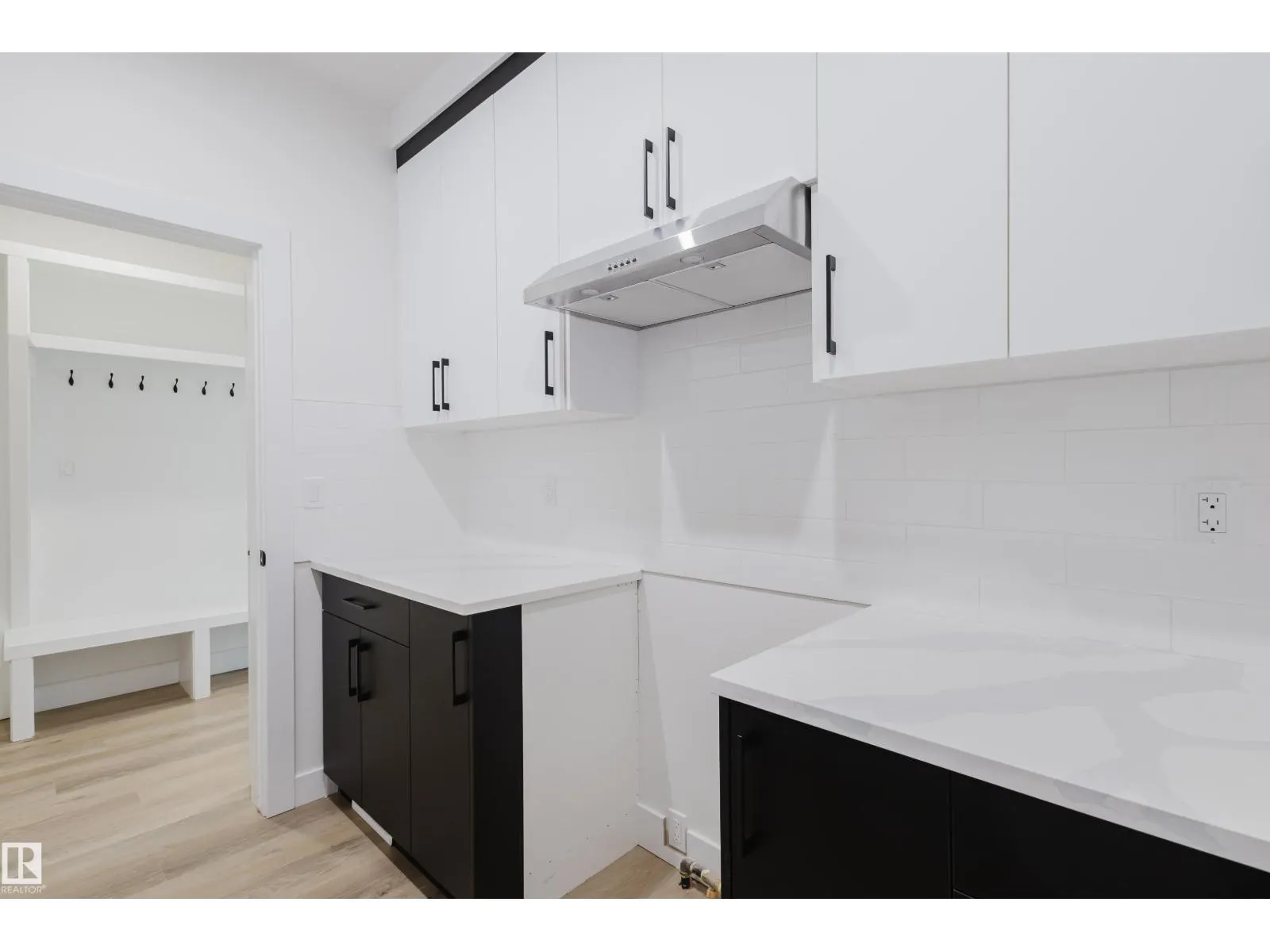 327 Bluff CV