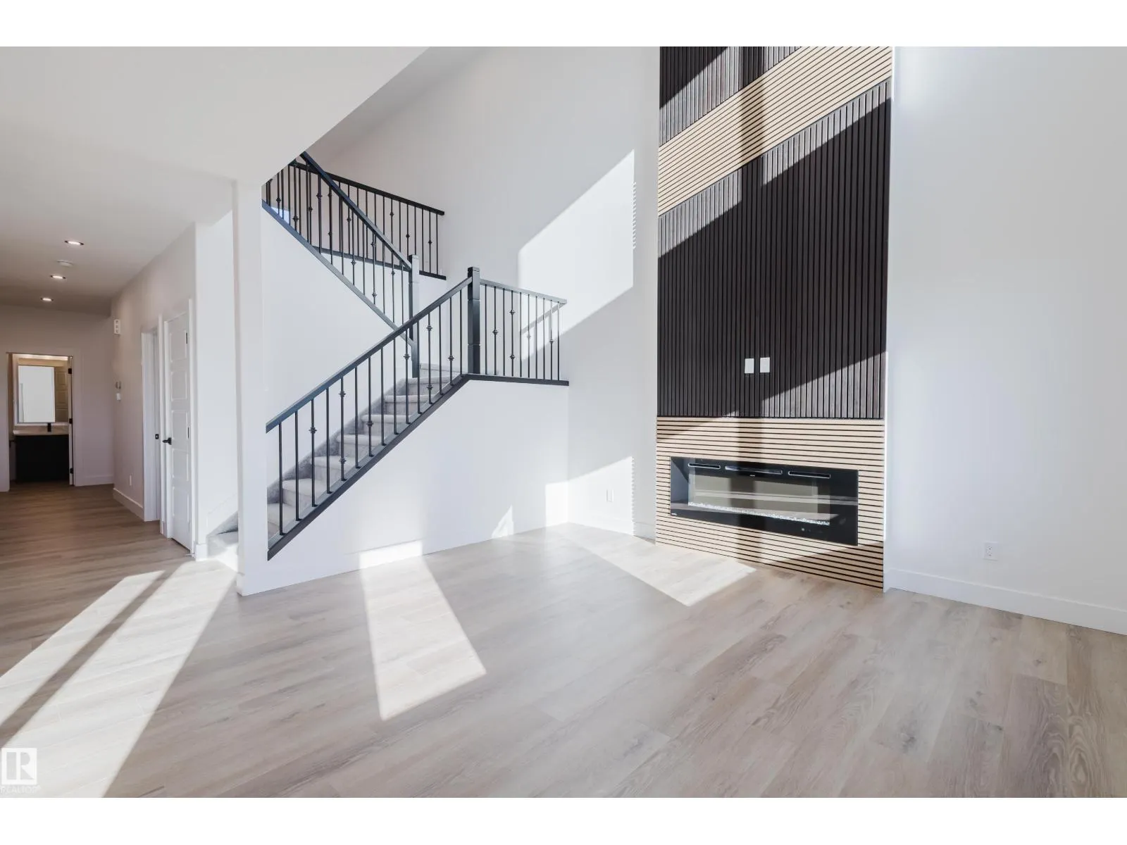 327 Bluff CV