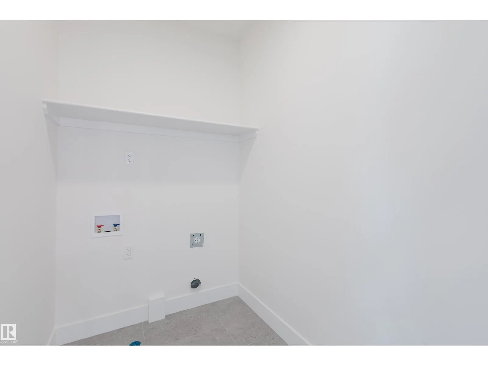 327 Bluff CV