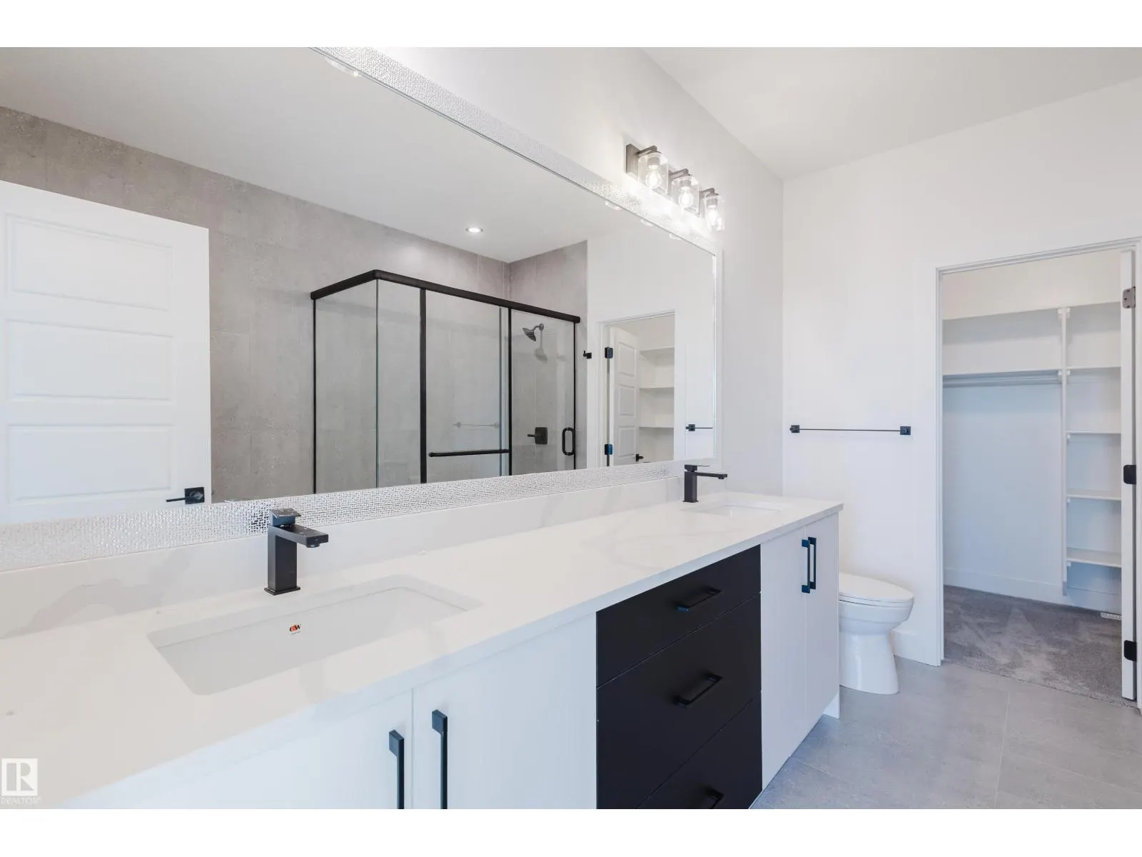 327 Bluff CV