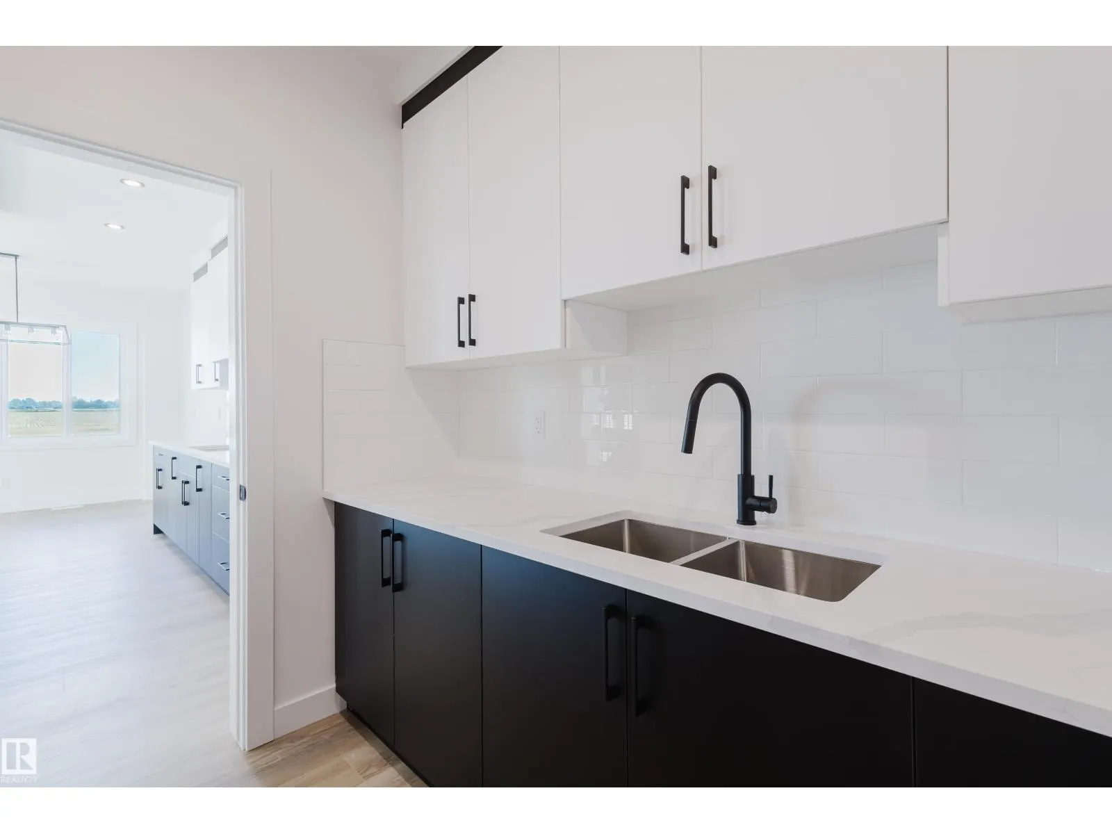 327 Bluff CV