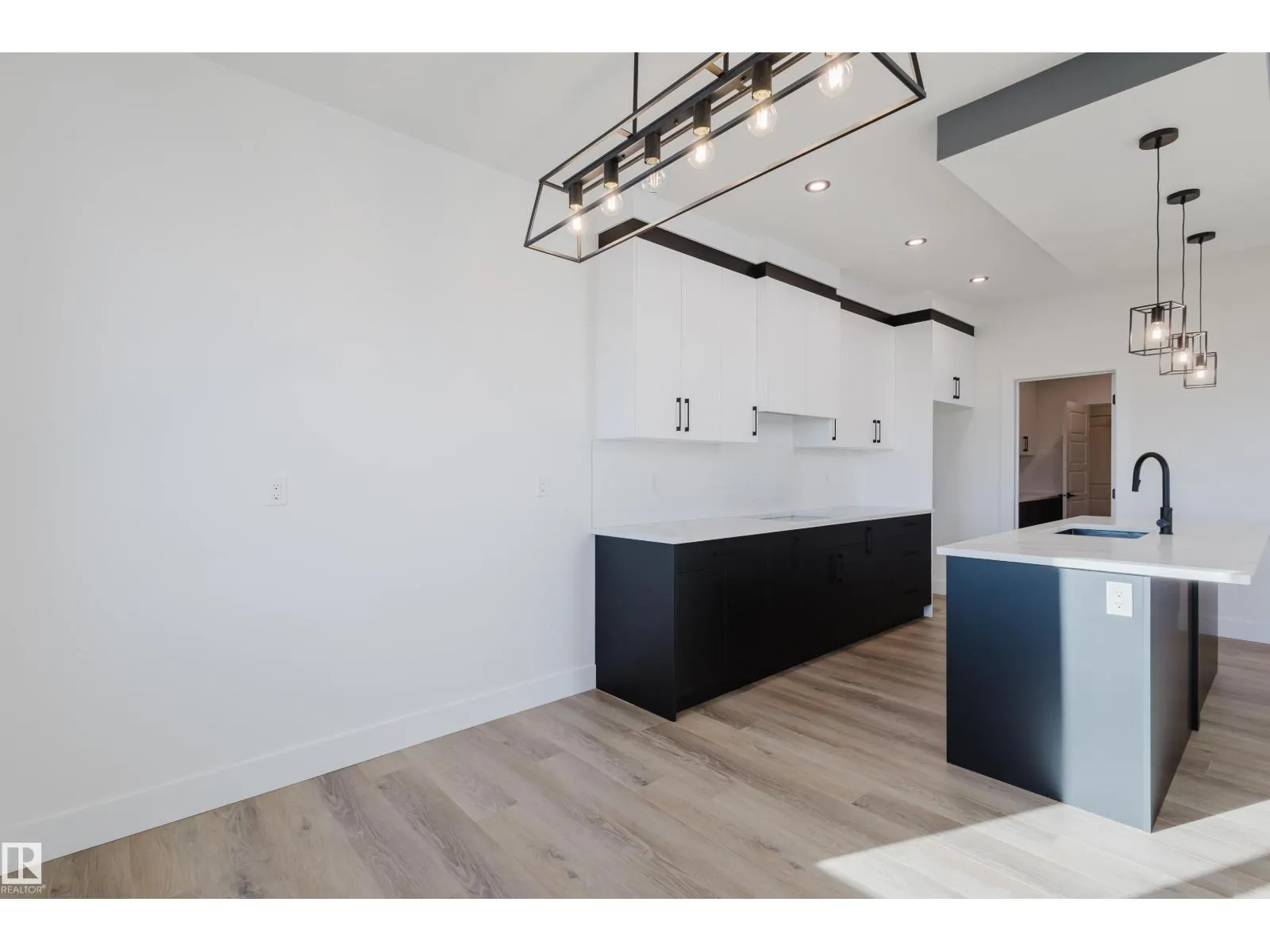 327 Bluff CV