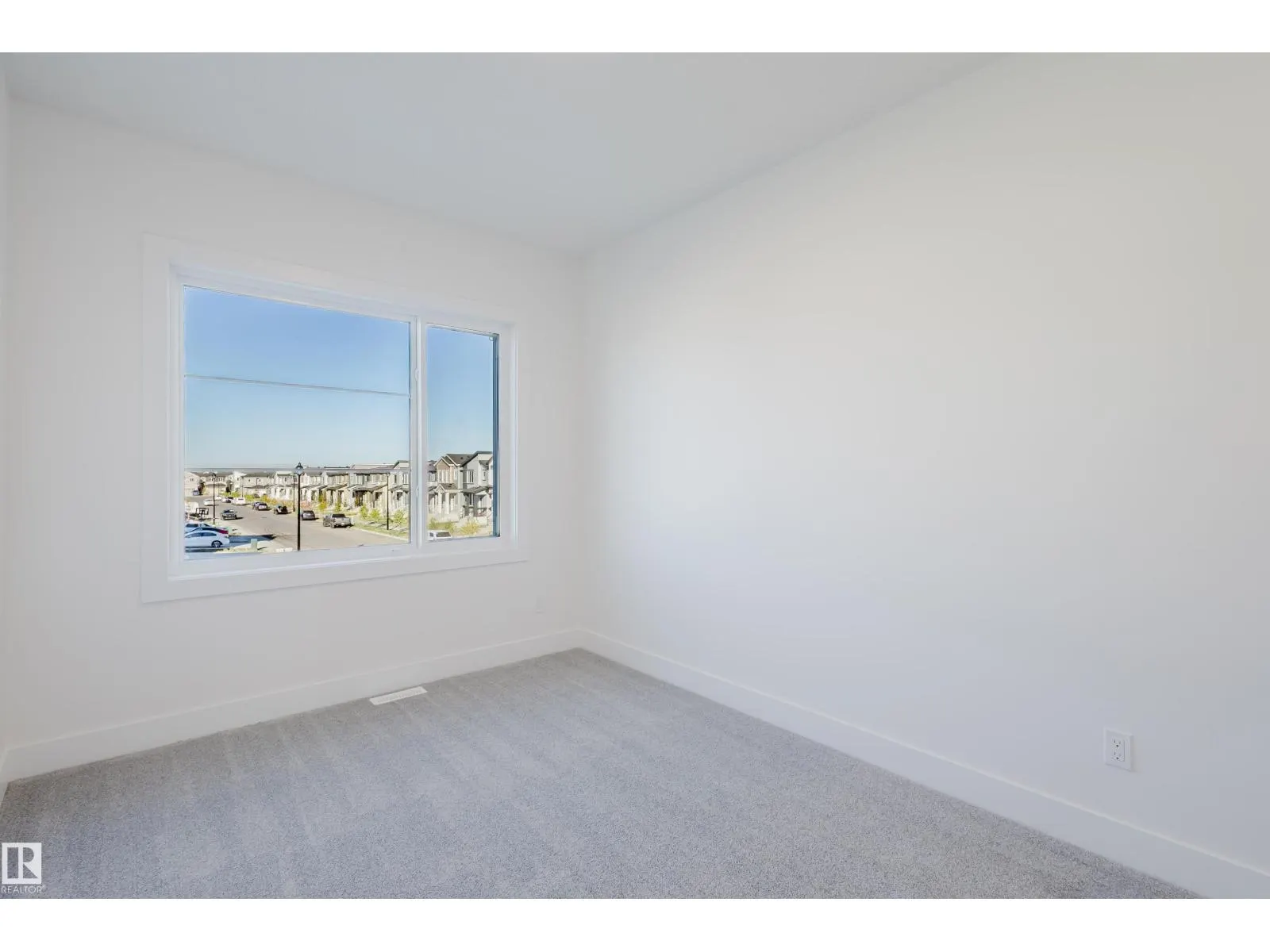 327 Bluff CV