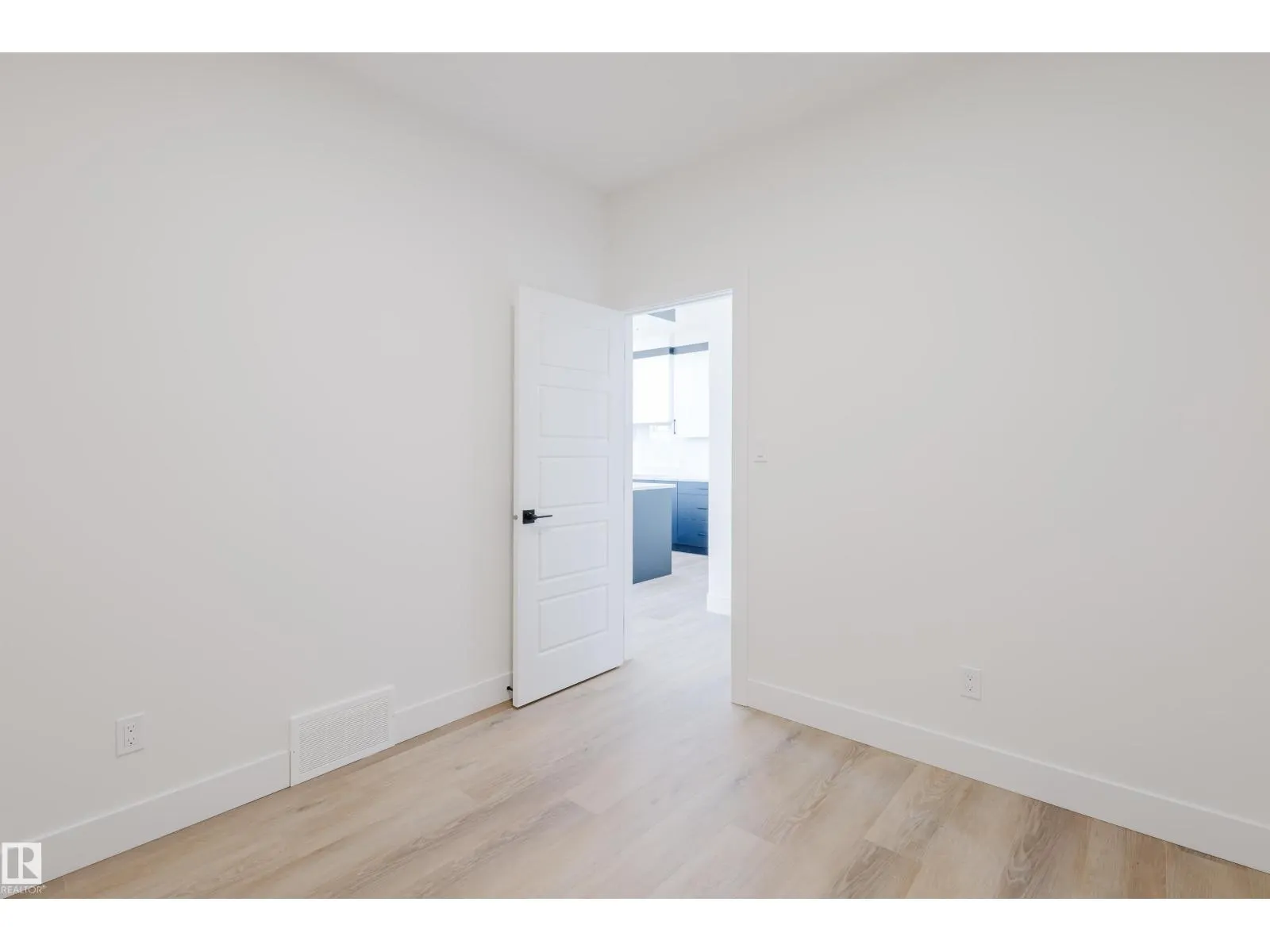 327 Bluff CV