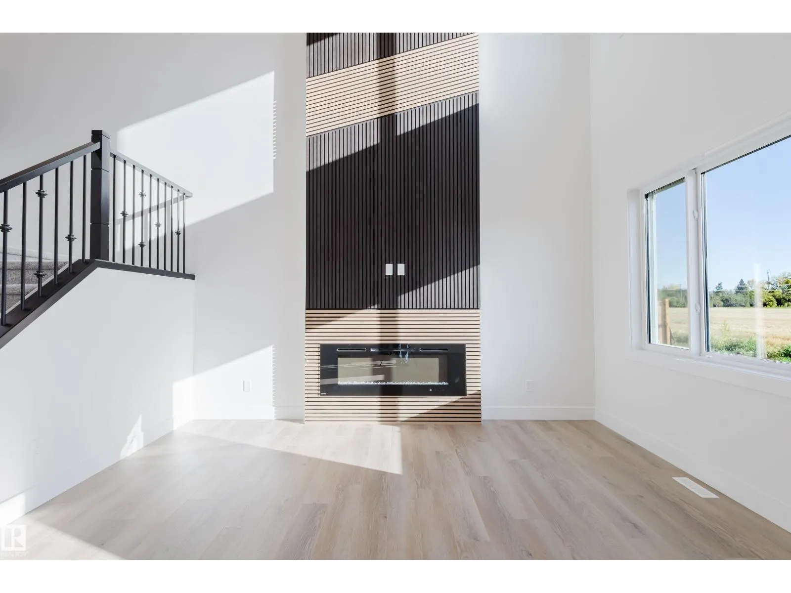 327 Bluff CV