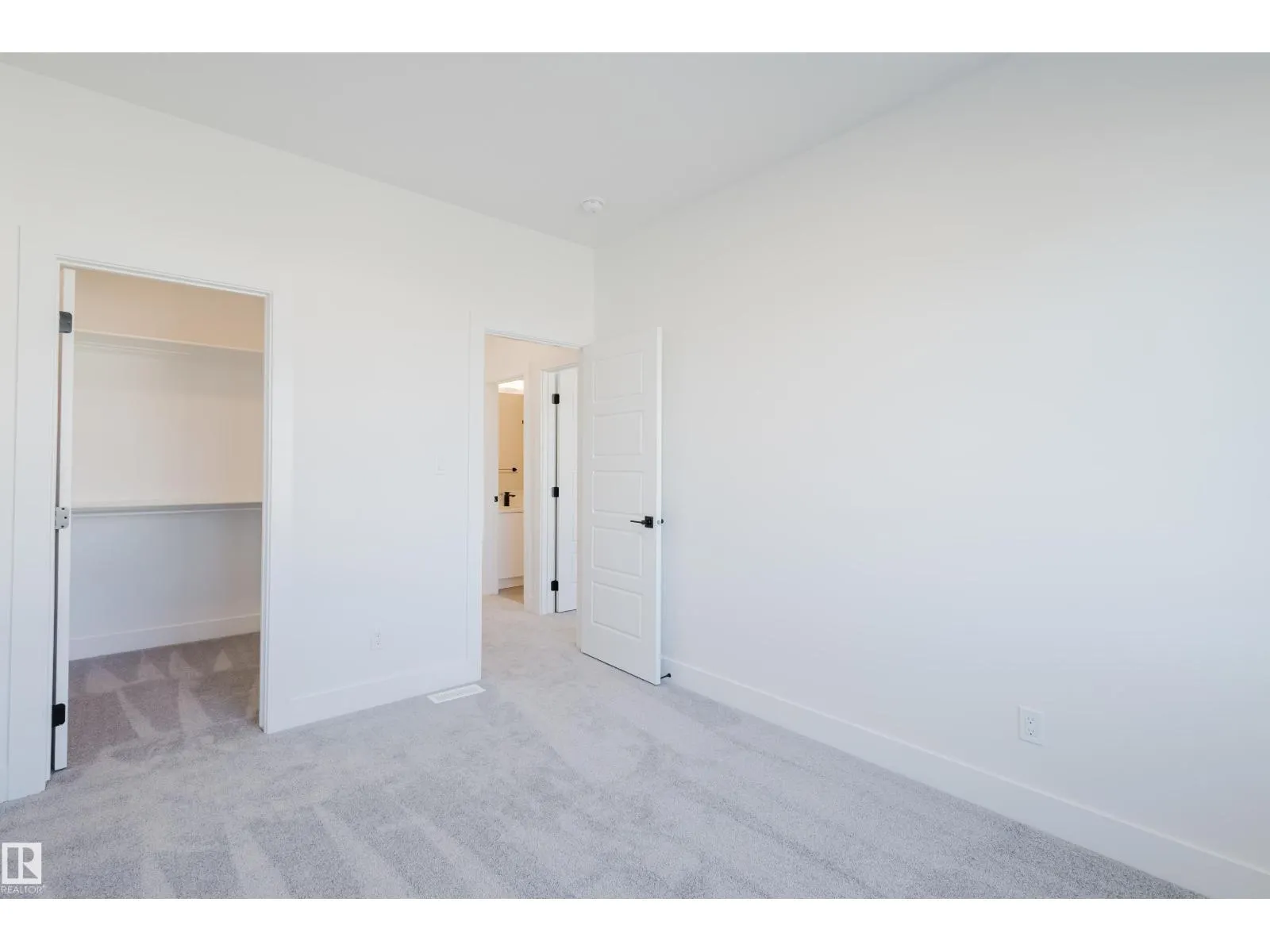 327 Bluff CV