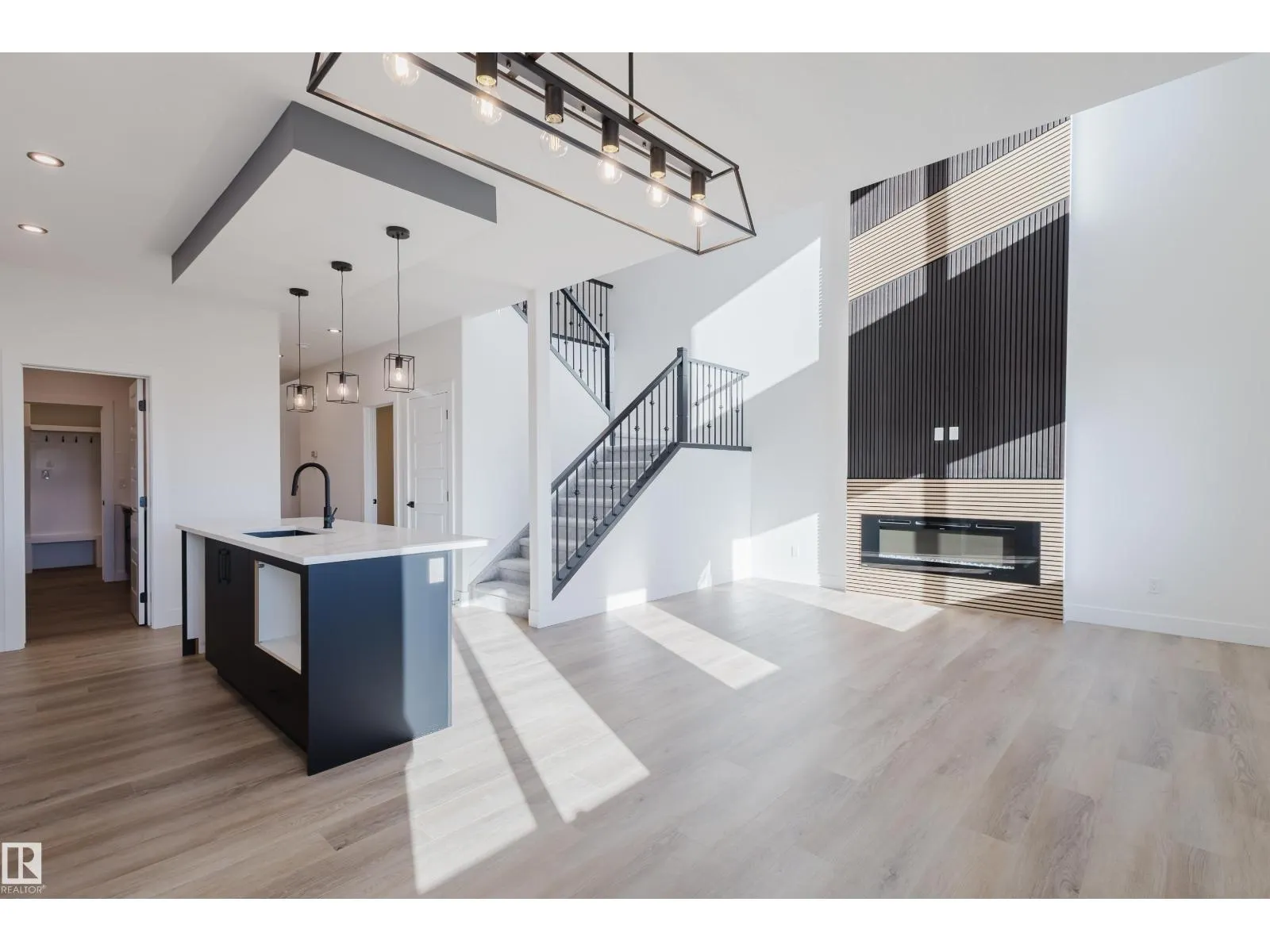 327 Bluff CV