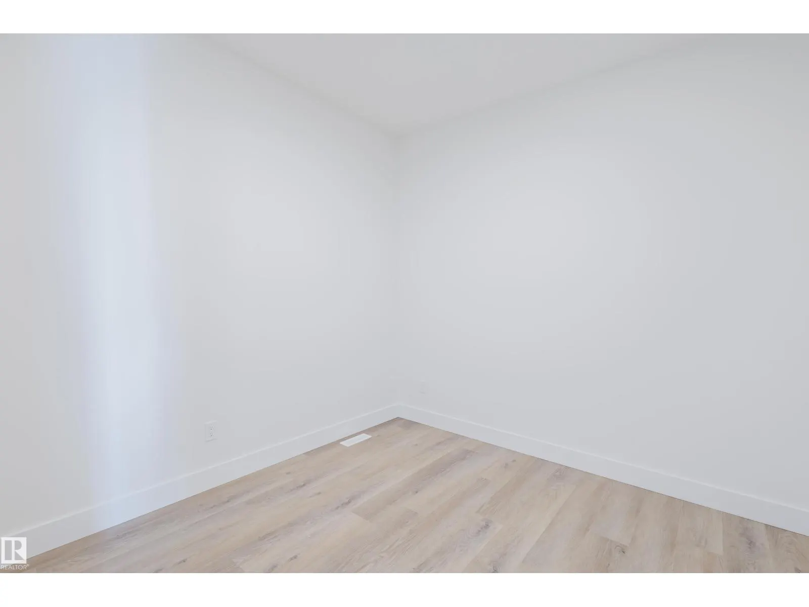 327 Bluff CV