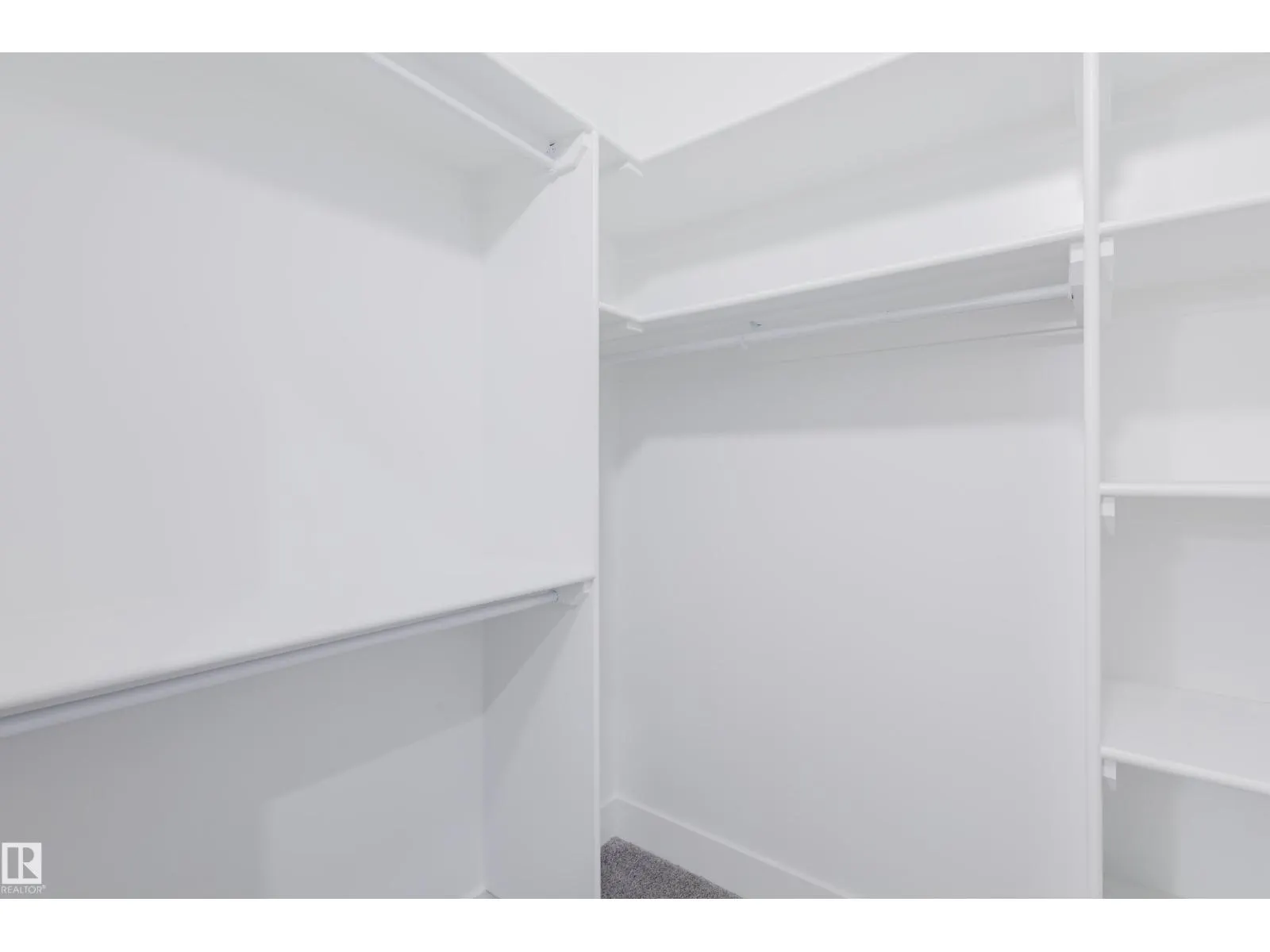 327 Bluff CV