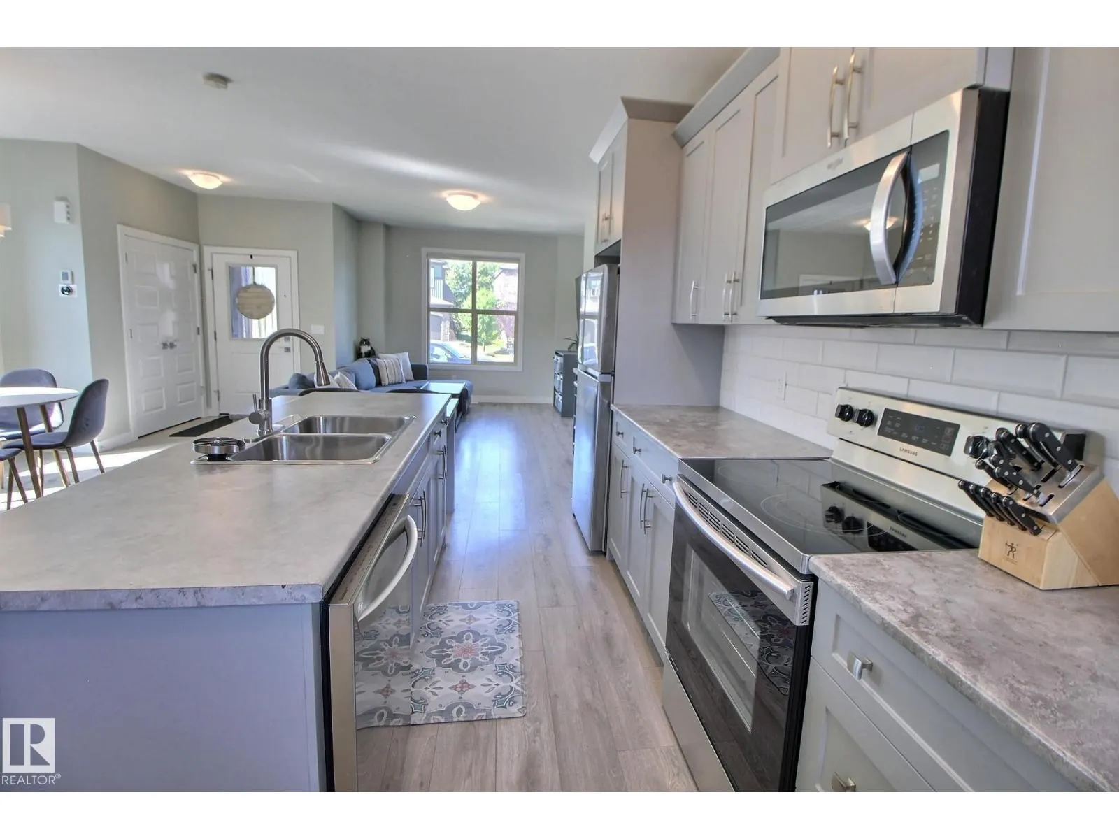 28 GREENBURY MR