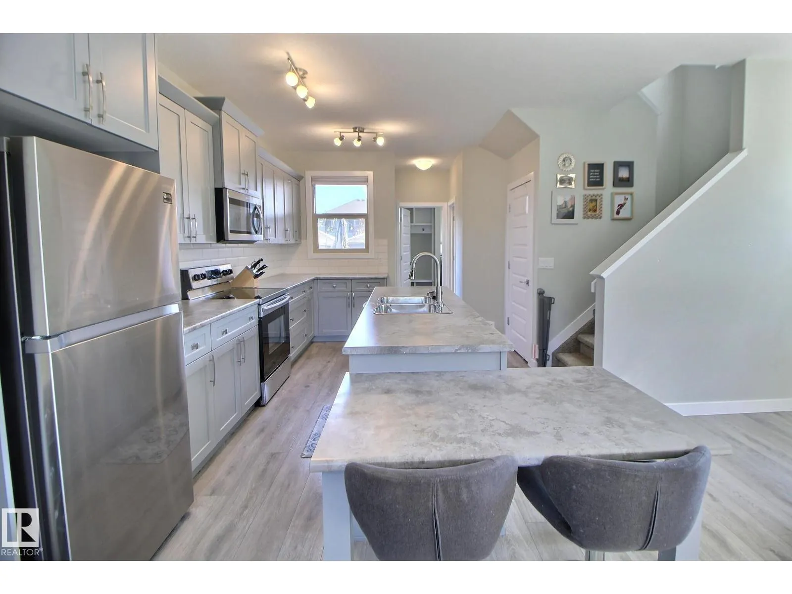 28 GREENBURY MR