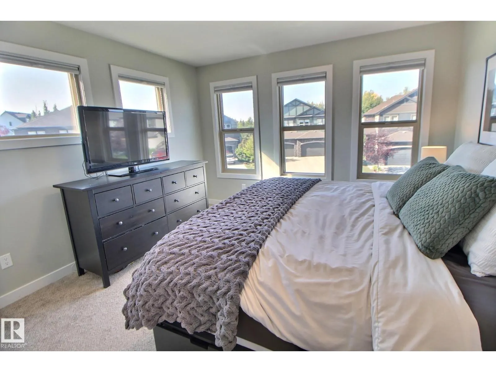 28 GREENBURY MR