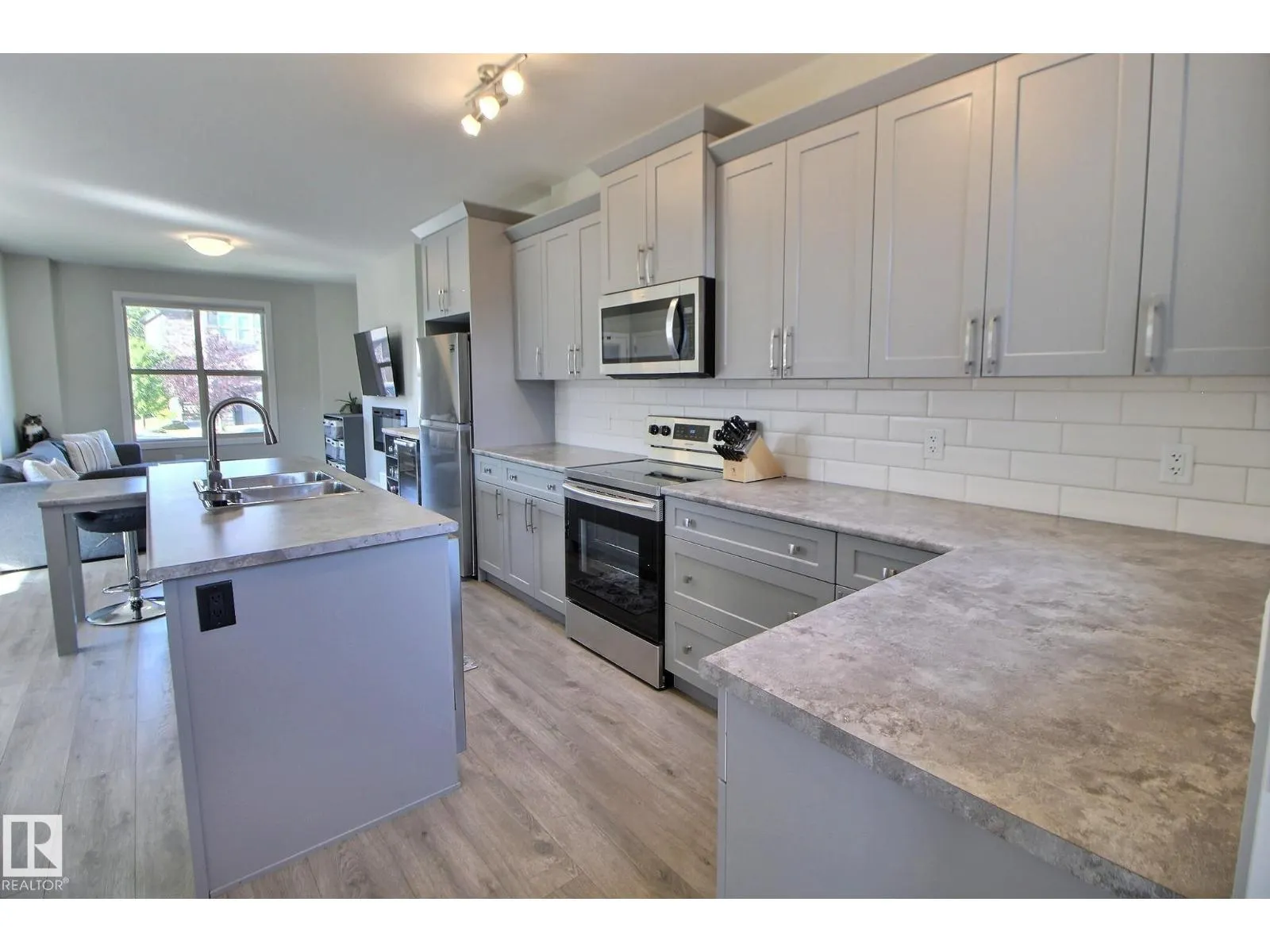 28 GREENBURY MR