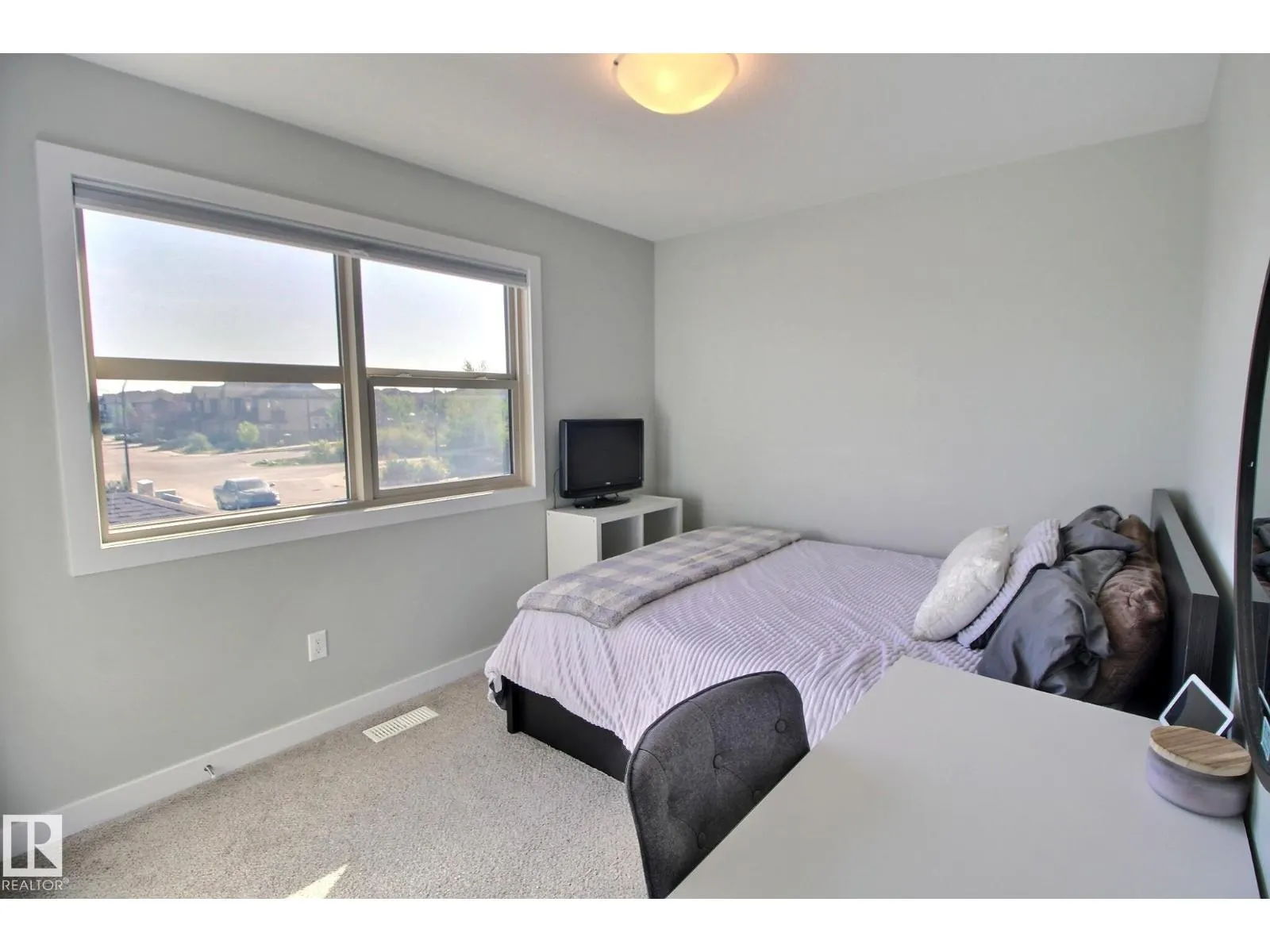28 GREENBURY MR