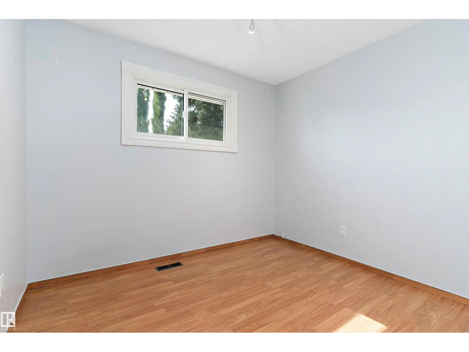 114 BROOKWOOD DR