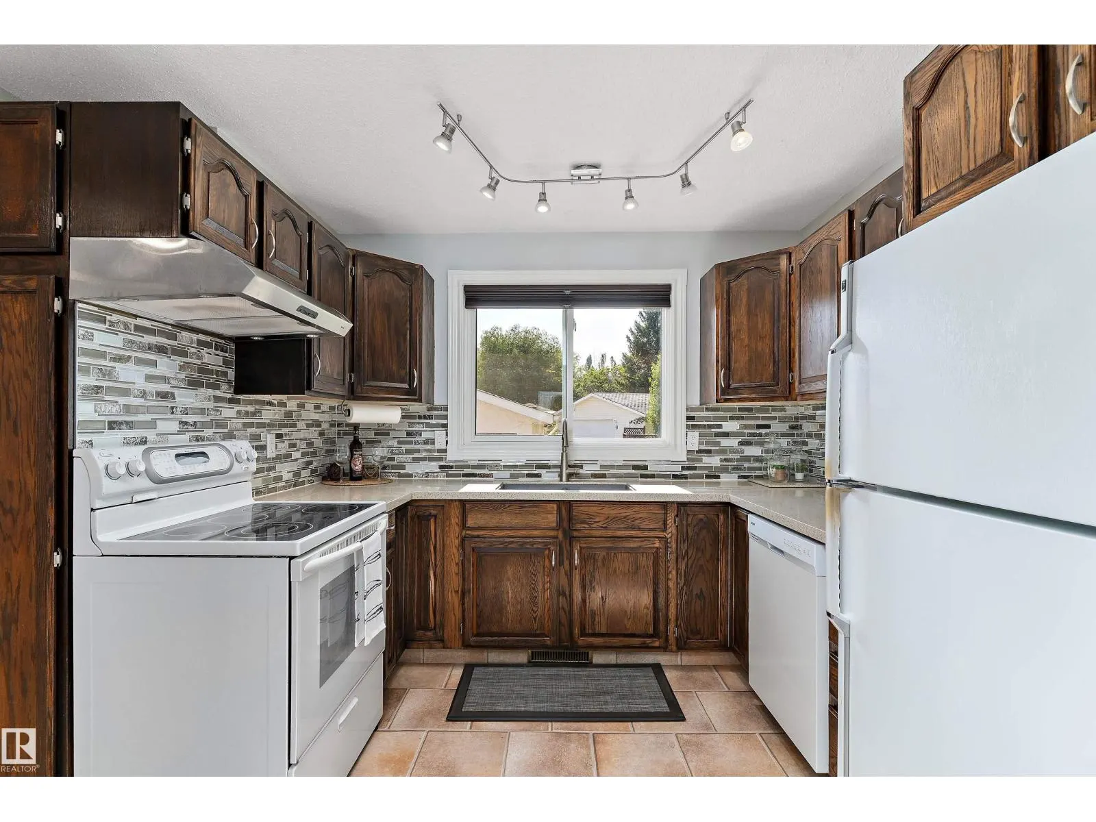 114 BROOKWOOD DR