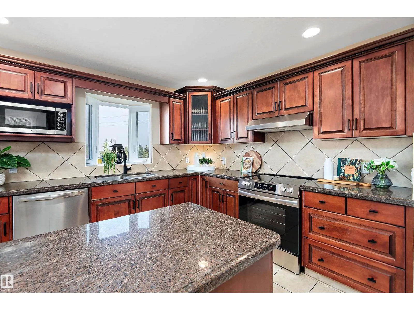 995 HOLLINGSWORTH BEND BN NW