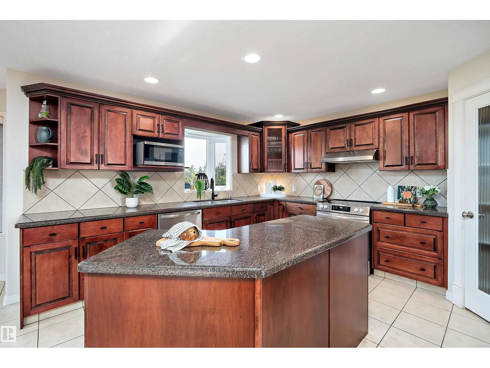 995 HOLLINGSWORTH BEND BN NW