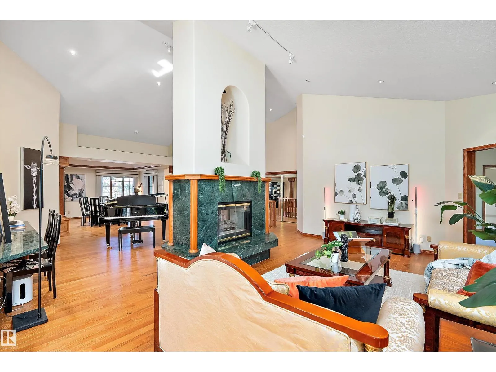 253 WILSON LN NW