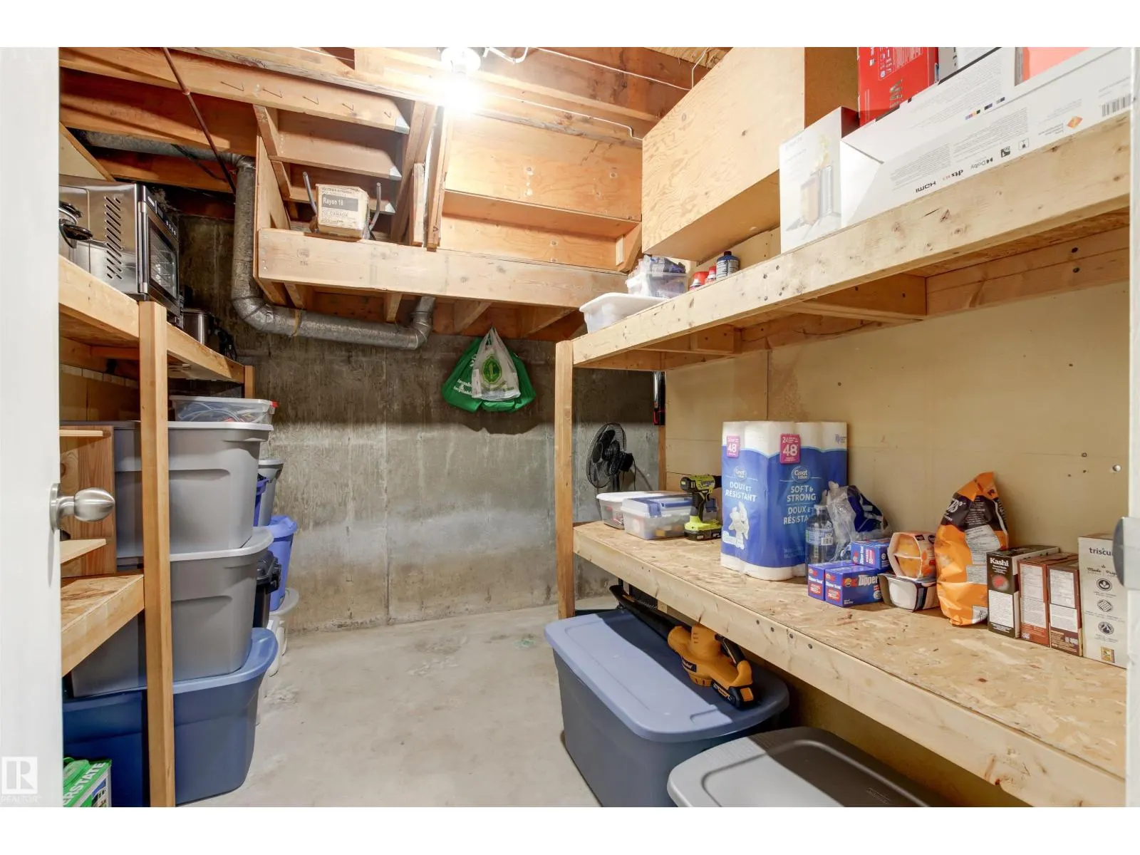1704 39 ST NW
