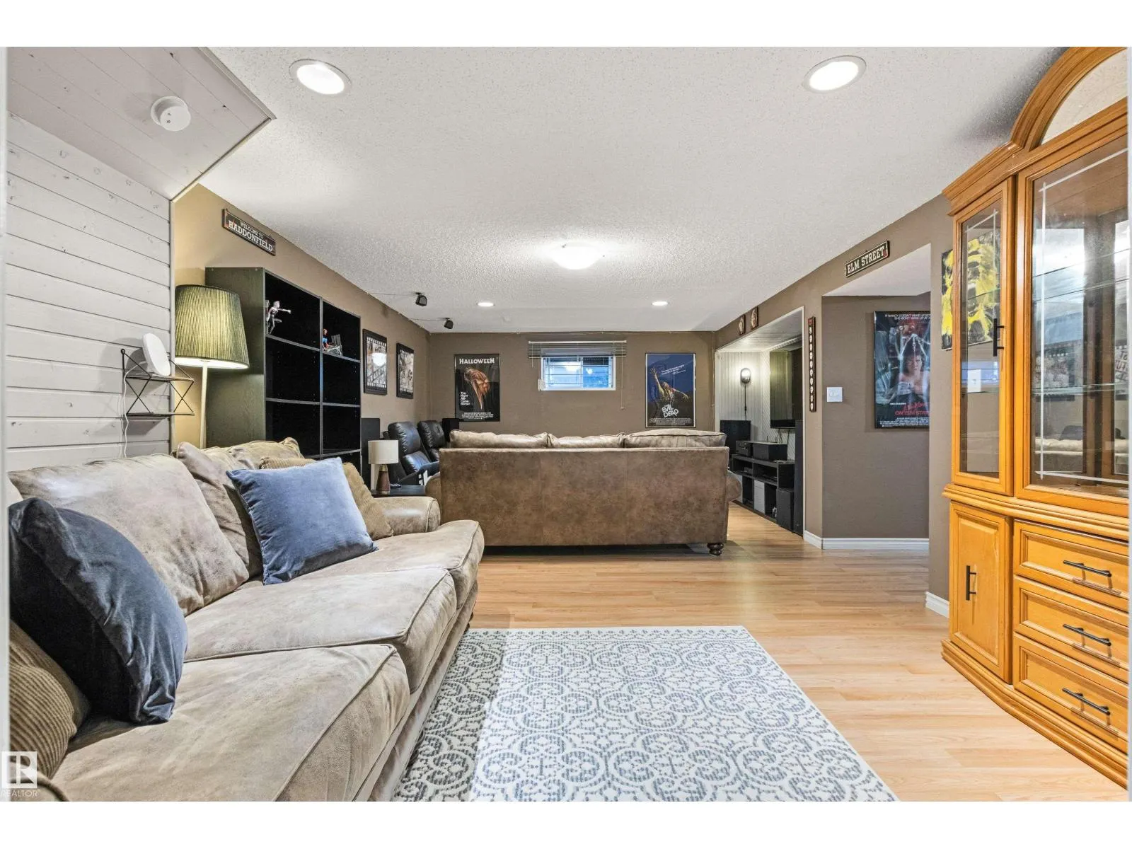 1704 39 ST NW