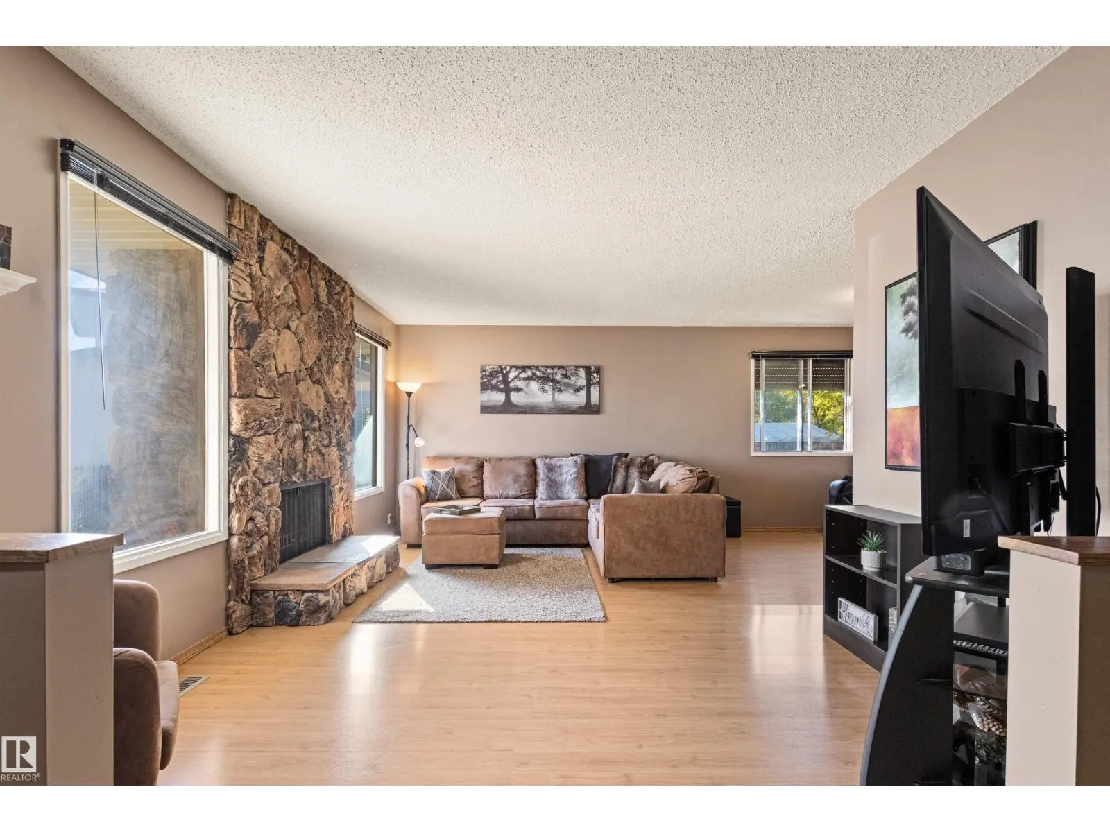 1704 39 ST NW