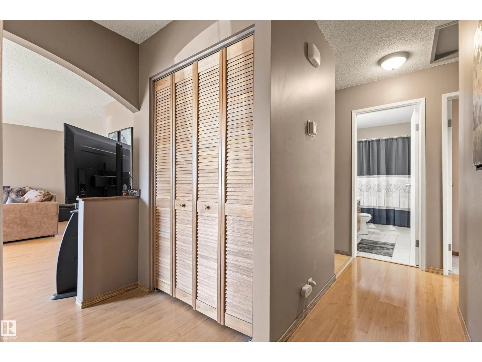 1704 39 ST NW
