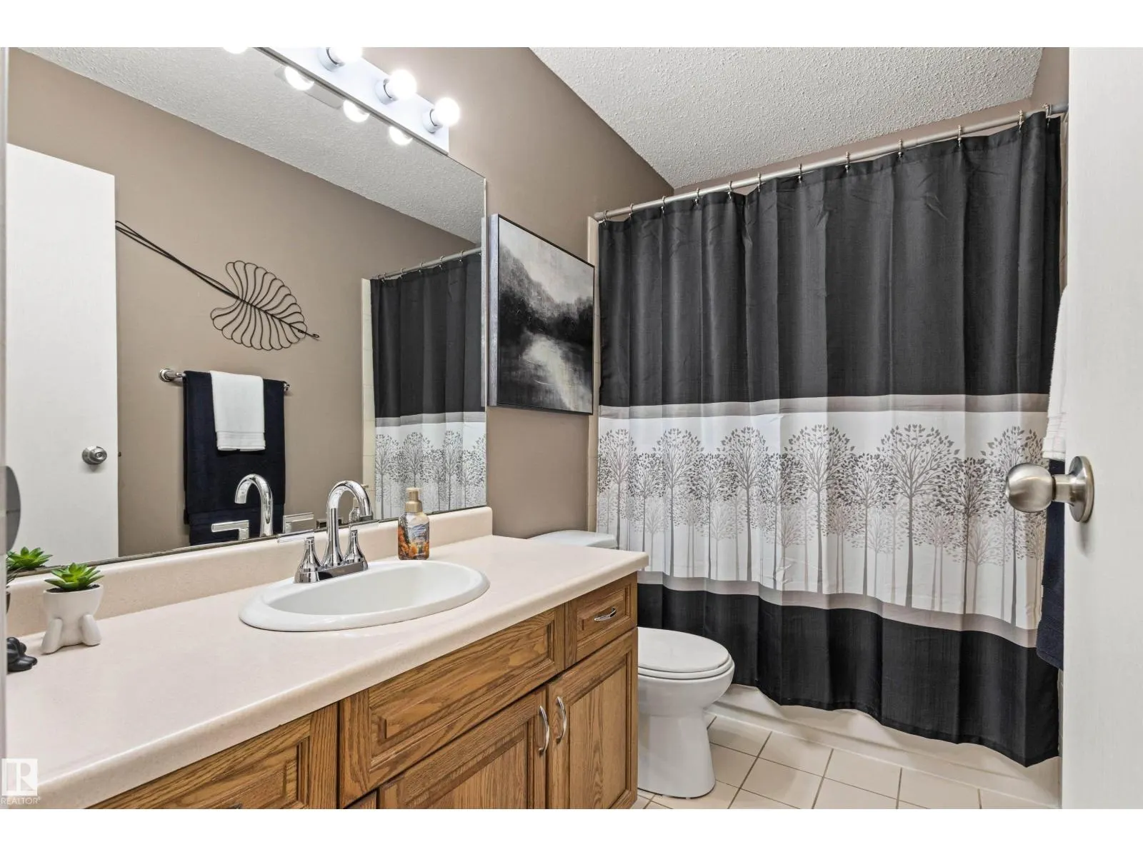 1704 39 ST NW