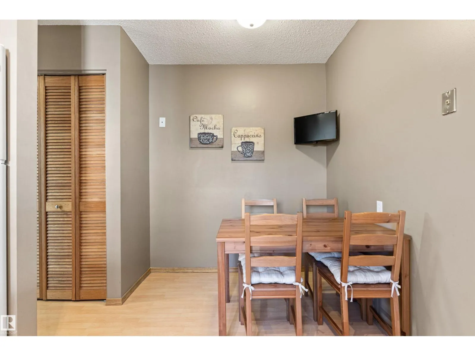 1704 39 ST NW